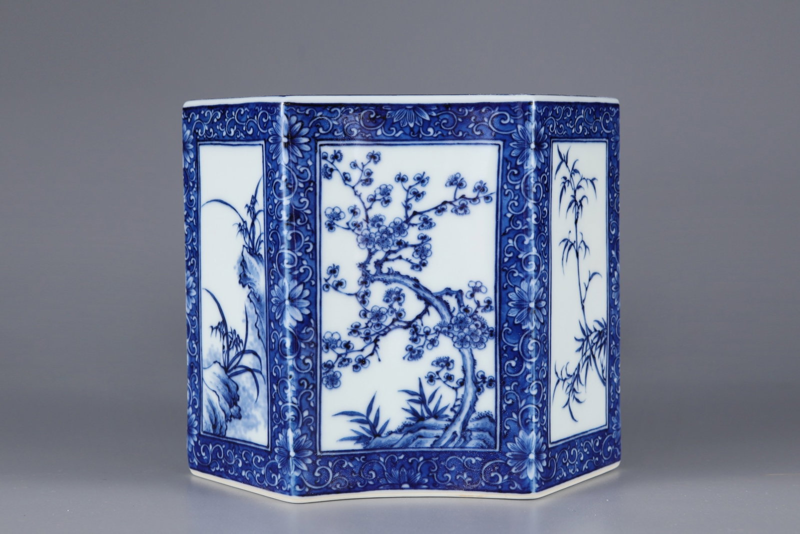 An Exquisite Blue and White Plum Blossom,Orchid Bamboo and Chrysanthemum Pattern Brush Pot: An Exquisite Blue and White Plum Blossom,Orchid Bamboo and Chrysanthemum Pattern Brush Pot,Qing Dynasty,China,Yongzheng Six-character Mark,Size:5.9inx6.9in 青花梅兰竹!