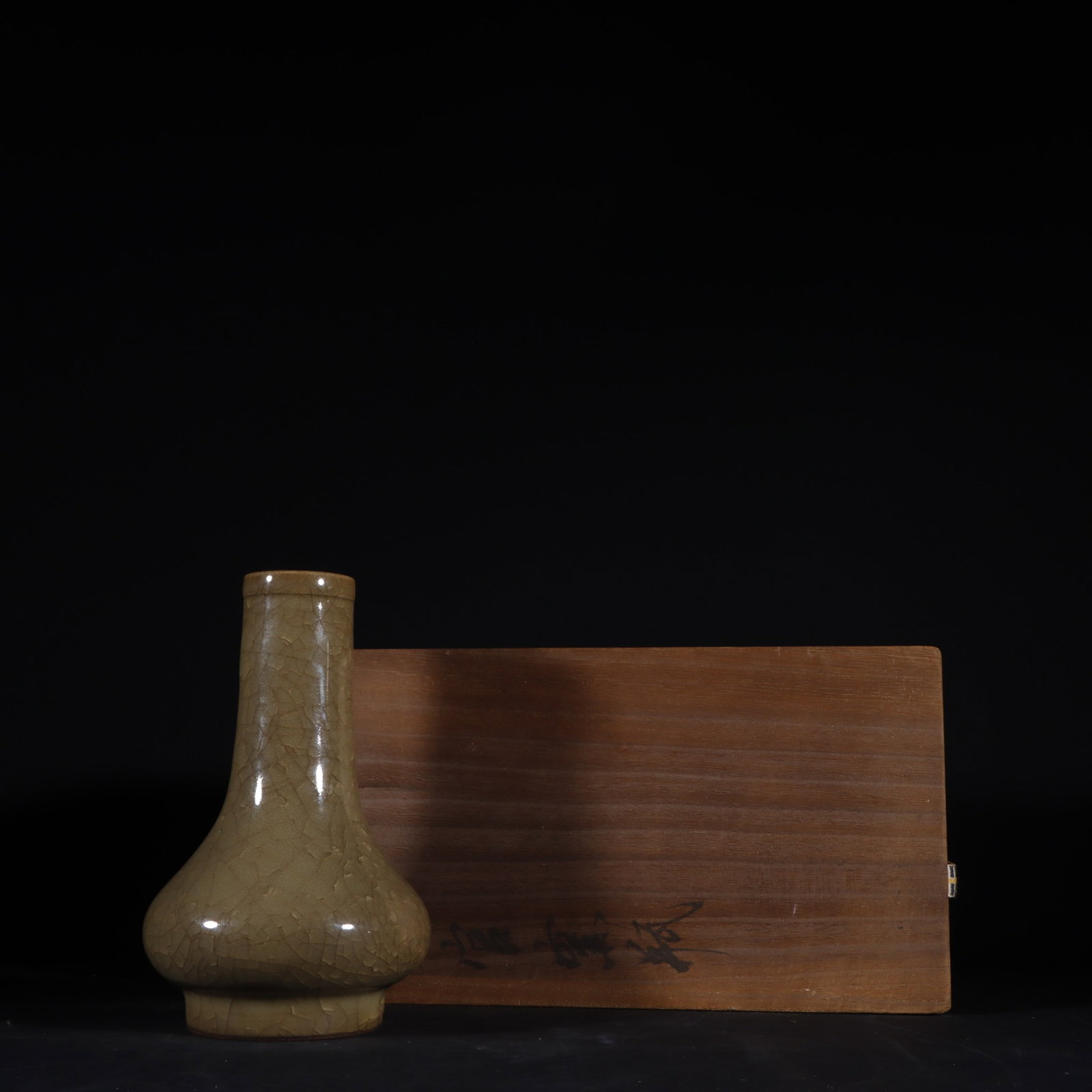 An Exquisite Guan yao Yellow Glazed Vase: An Exquisite Guan yao Yellow Glazed Vase,Song Dynasty,China,With Mark,Size:6.3inx3.9in 官窑黄釉瓶,中国宋代,带款