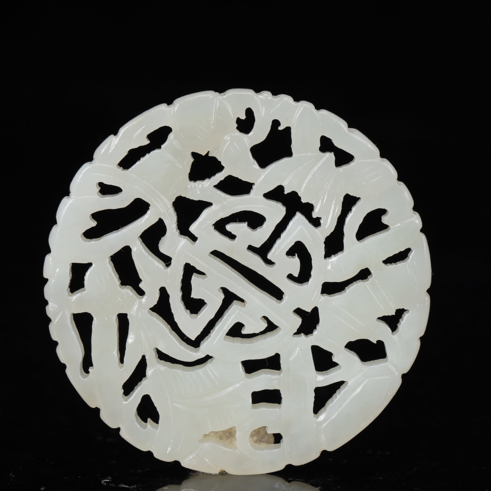 An Exquisite White Jade Bats and Peach Pattern Jade Pendant: An Exquisite White Jade Bats and Peach Pattern Jade Pendant,Qing Dynasty, China,Size:2.2inx0.2in,Weight:20g 白玉福寿纹玉佩,中国清代