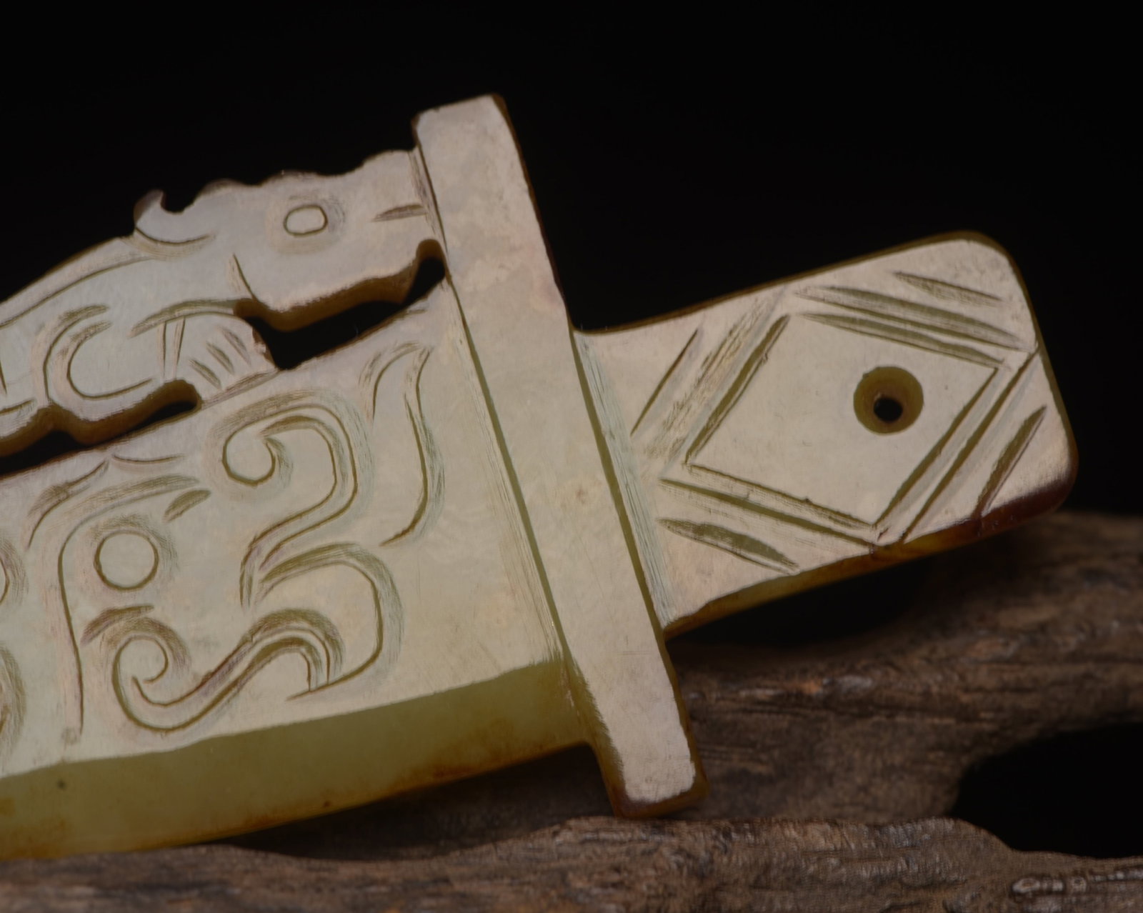 An Exquisite White Jade Chi-Dragon Pattern Sword - 4