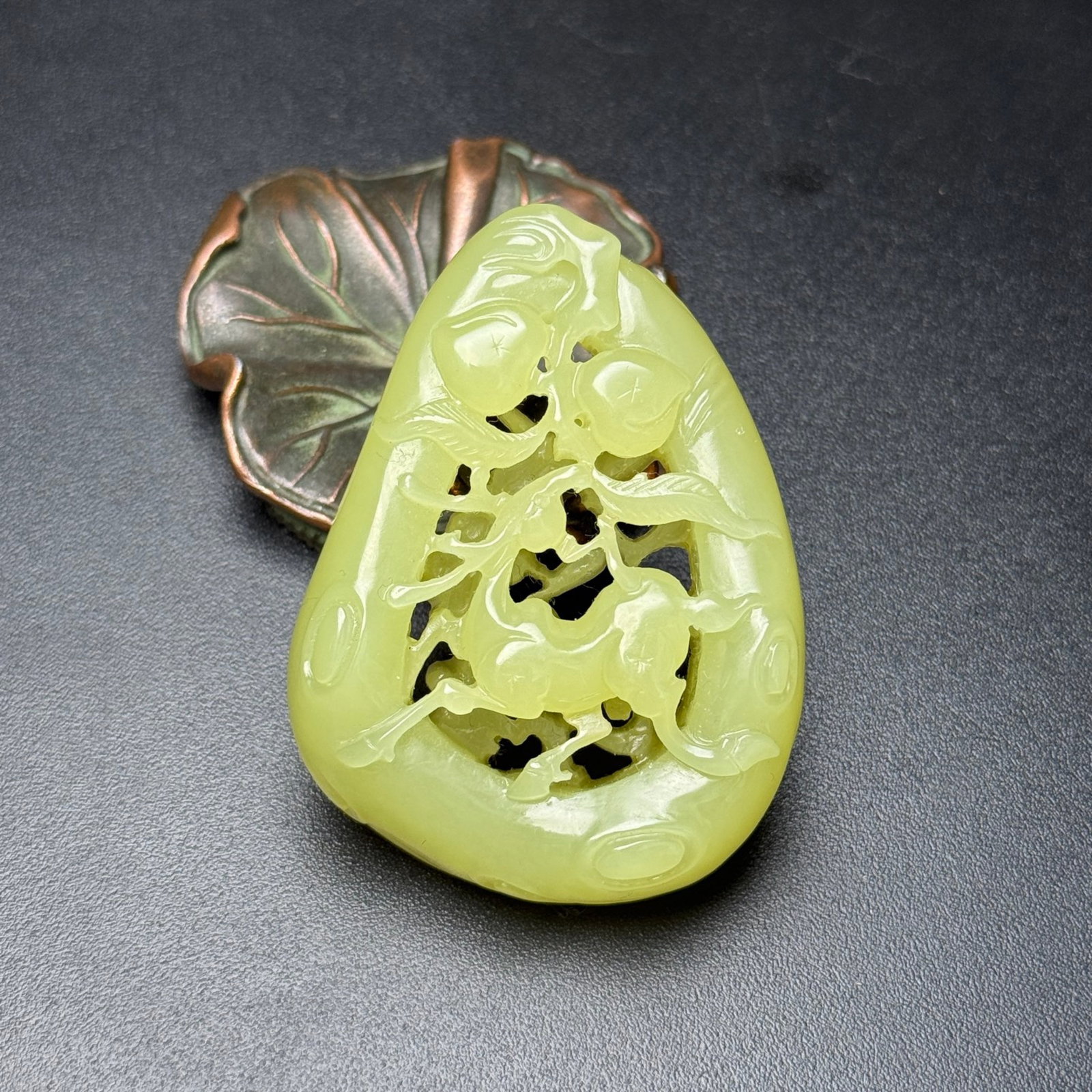 An Exquisite Yellow Jade Deer Ornament: An Exquisite Yellow Jade Deer Ornament,Qing Dynasty,China,Size:43mmx58mmx16mm,Weight:47g 黄玉鹿摆件,中国清代