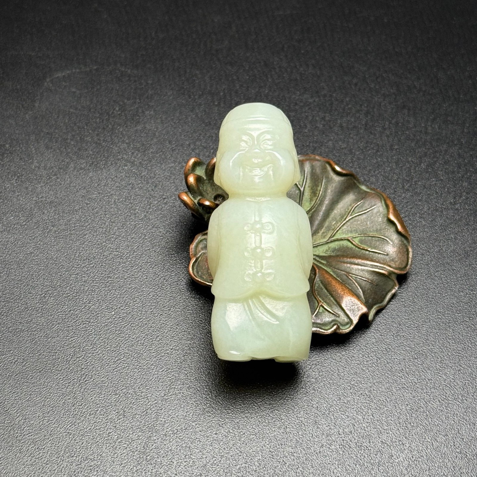An Exquisite White Jade Figure Ornament: An Exquisite White Jade Figure Ornament,Qing Dynasty,China,Size:58mmx23mmx22mm,Weight:43g 白玉人物摆件,中国清代