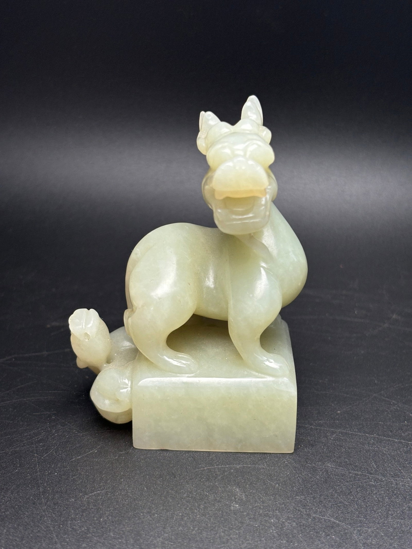 An Exquisite White Jade Dragon Seal: An Exquisite White Jade Dragon Seal,Qing Dynasty,China,Size:61mmx83mmx40mm,Weight:218g 白玉龙印章,中国清代