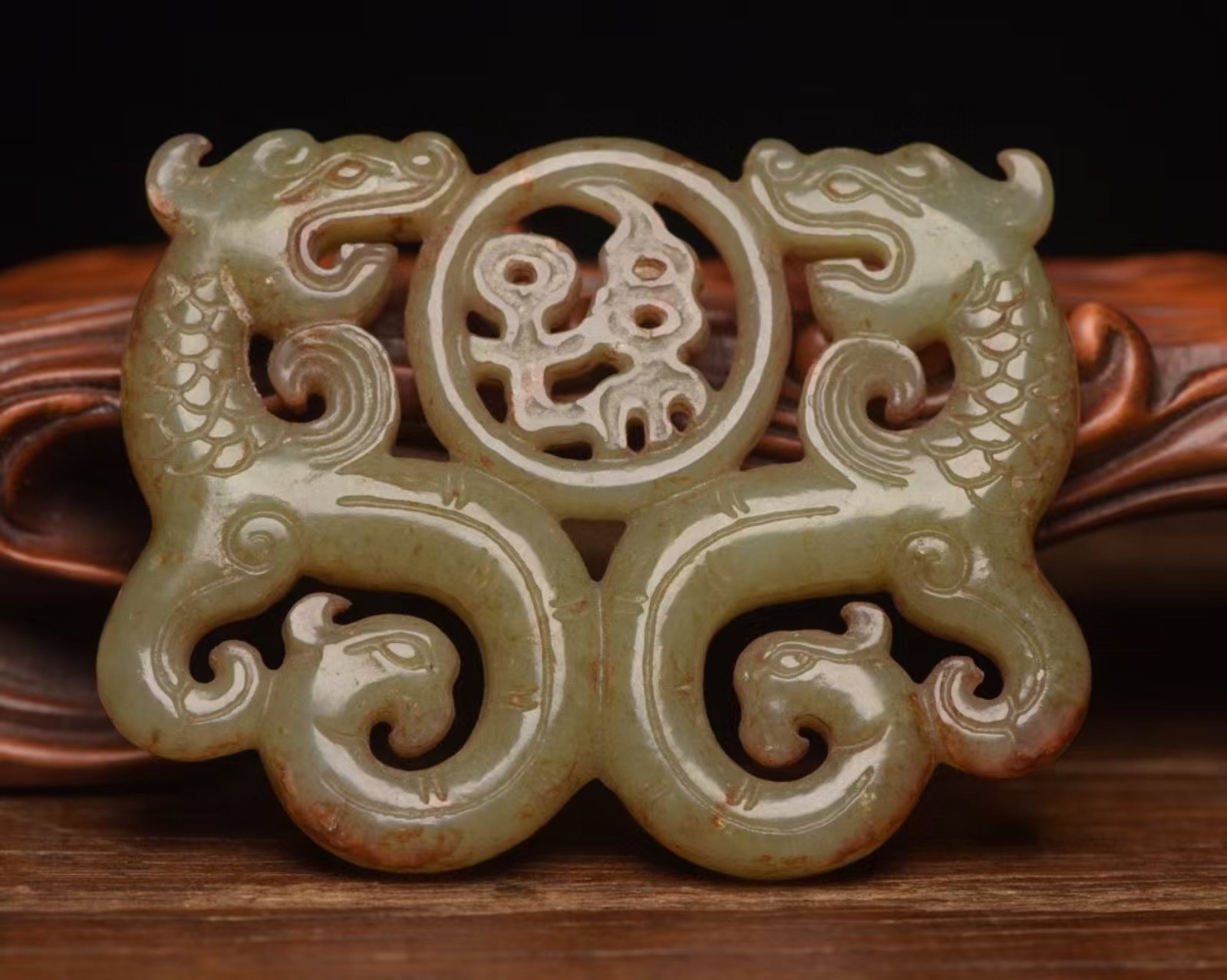 An Exquisite White Jade Dragon and Phoenix Pendant: An Exquisite White Jade Dragon and Phoenix Pendant,Qing Dynasty,China,Size:2.7inx2.1inx0.4in,Weight:50g 白玉龙凤佩,中国清代