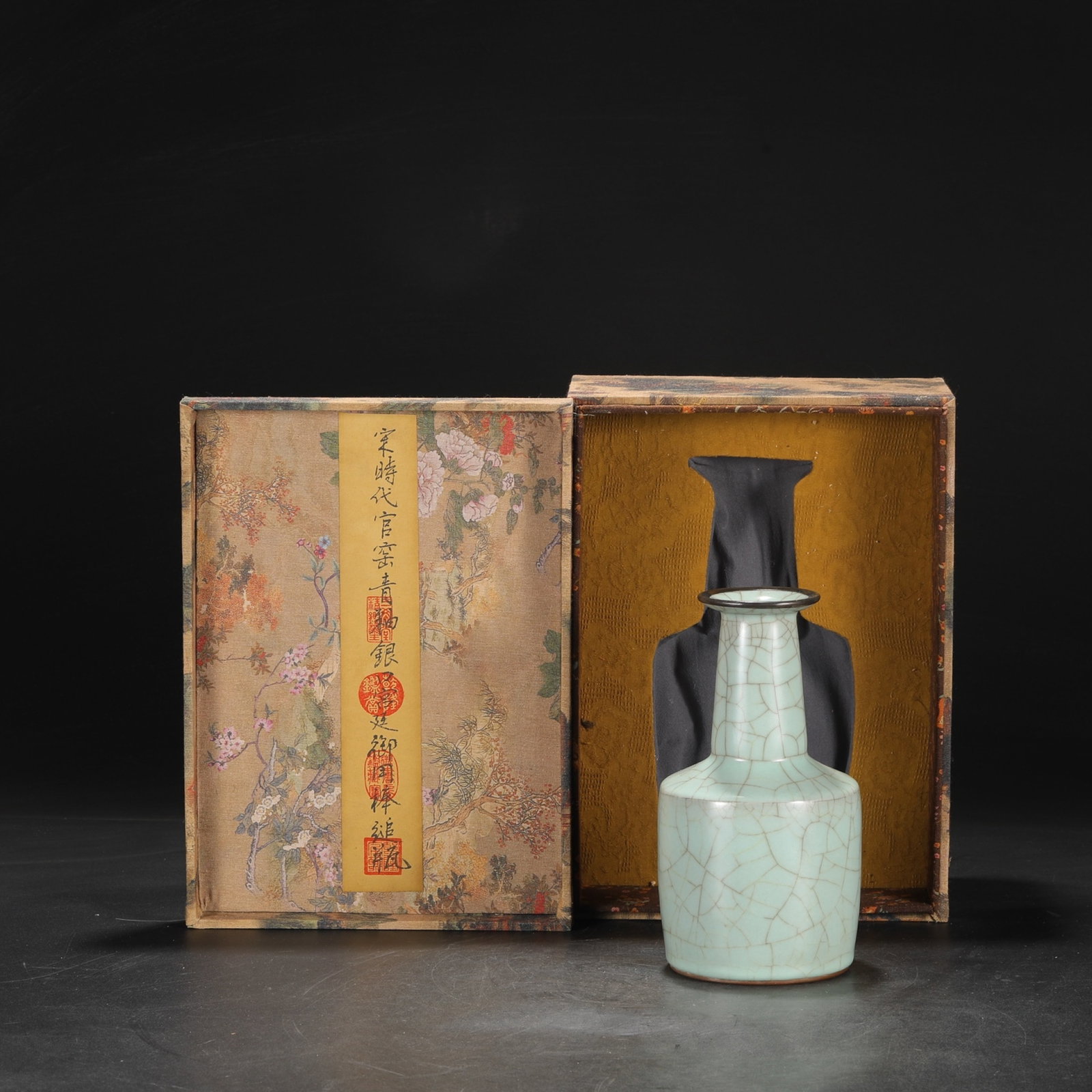 An Exquisite Guan yao Celadon Glazed Cover with Silver Vase,with an Imperial Poem by Emperor: An Exquisite Guan yao Celadon Glazed Cover with Silver Vase,with an Imperial Poem by Emperor Qianlong,Song Dynasty,China,Size:9.1inx4.7in 官窑青釉银口瓶,ñ