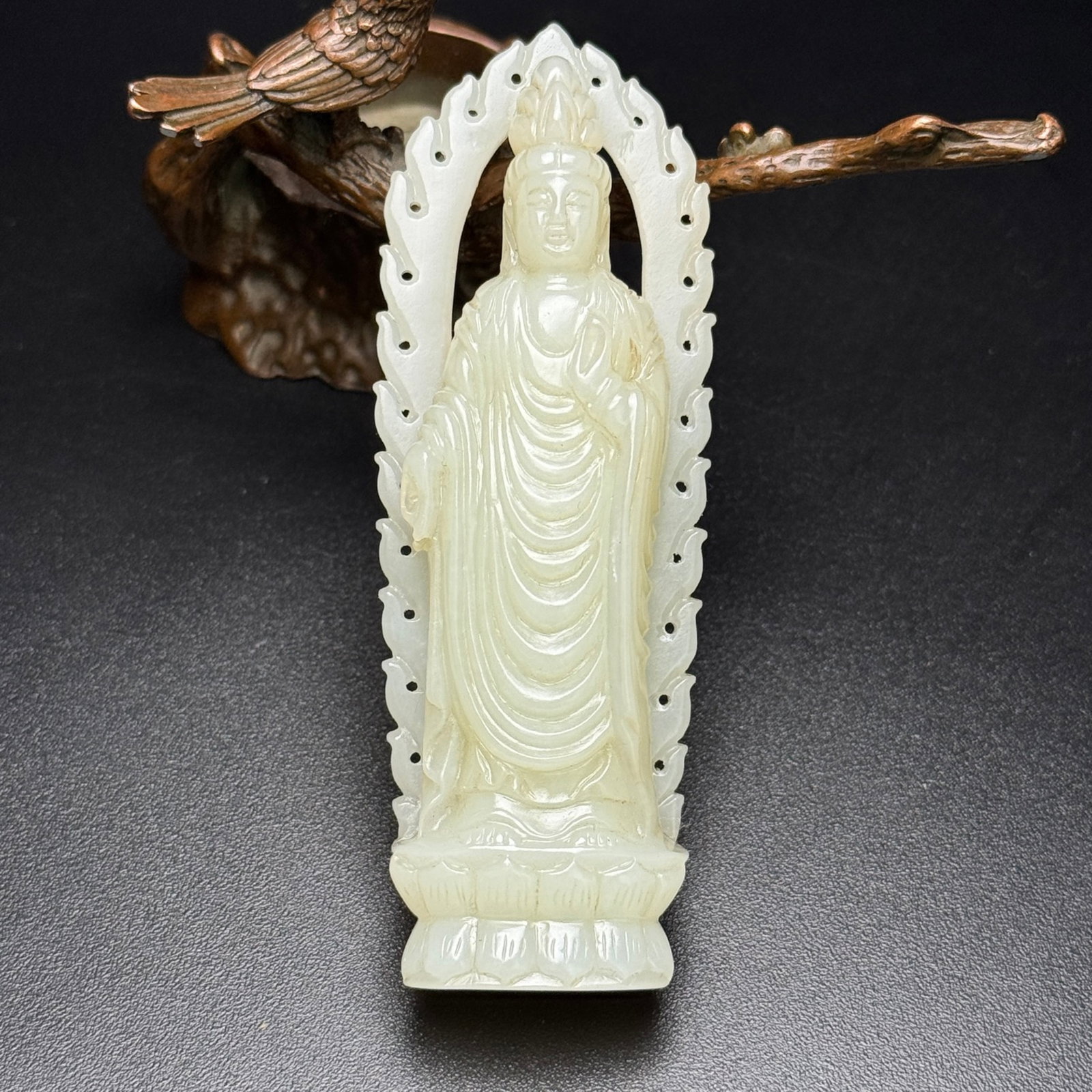 An Exquisite White Jade Statue of Avalokitesvara: An Exquisite White Jade Statue of Avalokitesvara,Qing Dynasty,China,Size:91mmx32mmx17mm,Weight:58g 白玉观音像,中国清代