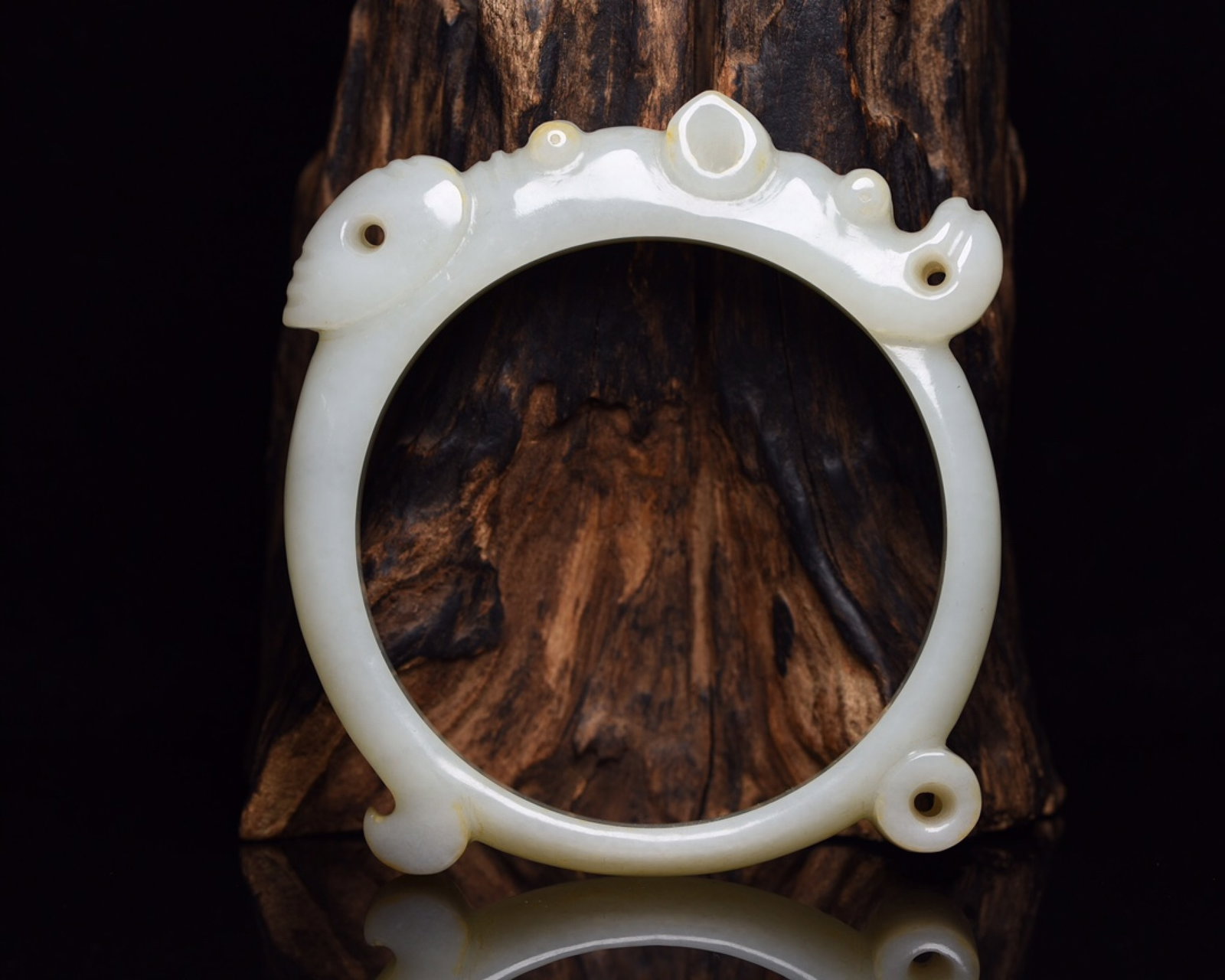 An Exquisite White Jade Ring - 2