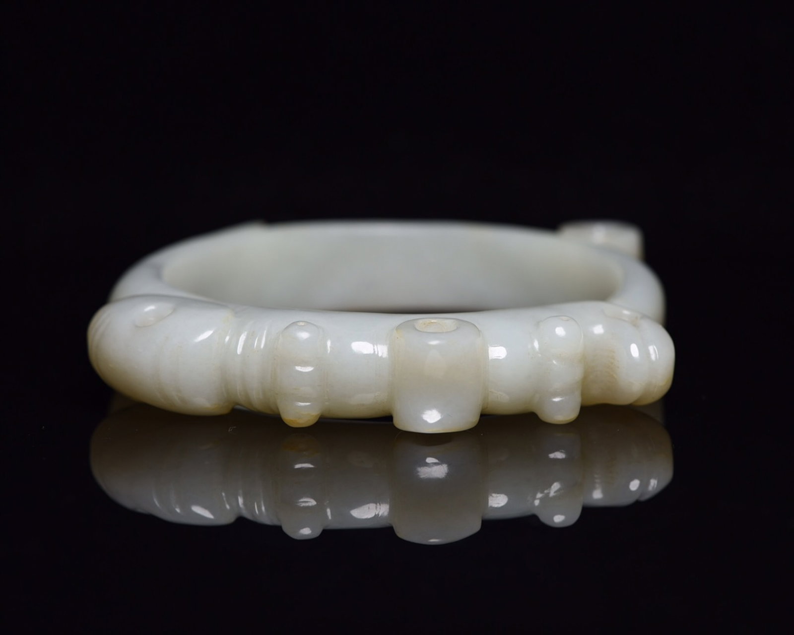 An Exquisite White Jade Ring - 3