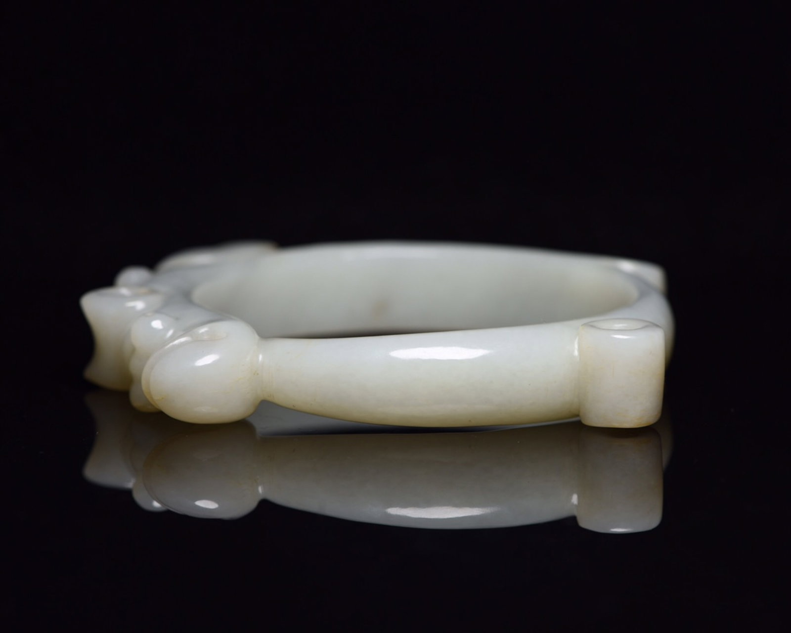 An Exquisite White Jade Ring - 6