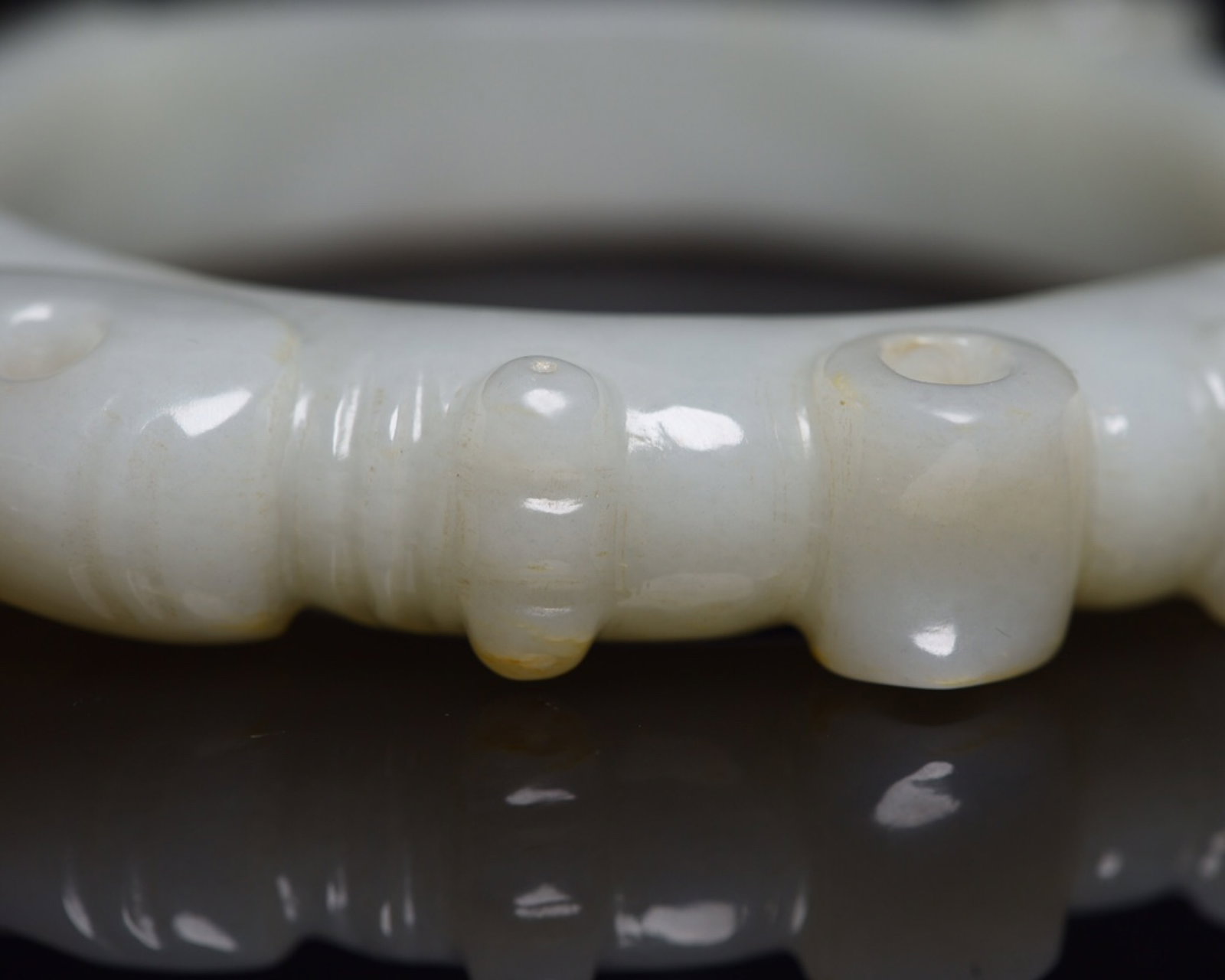 An Exquisite White Jade Ring - 7