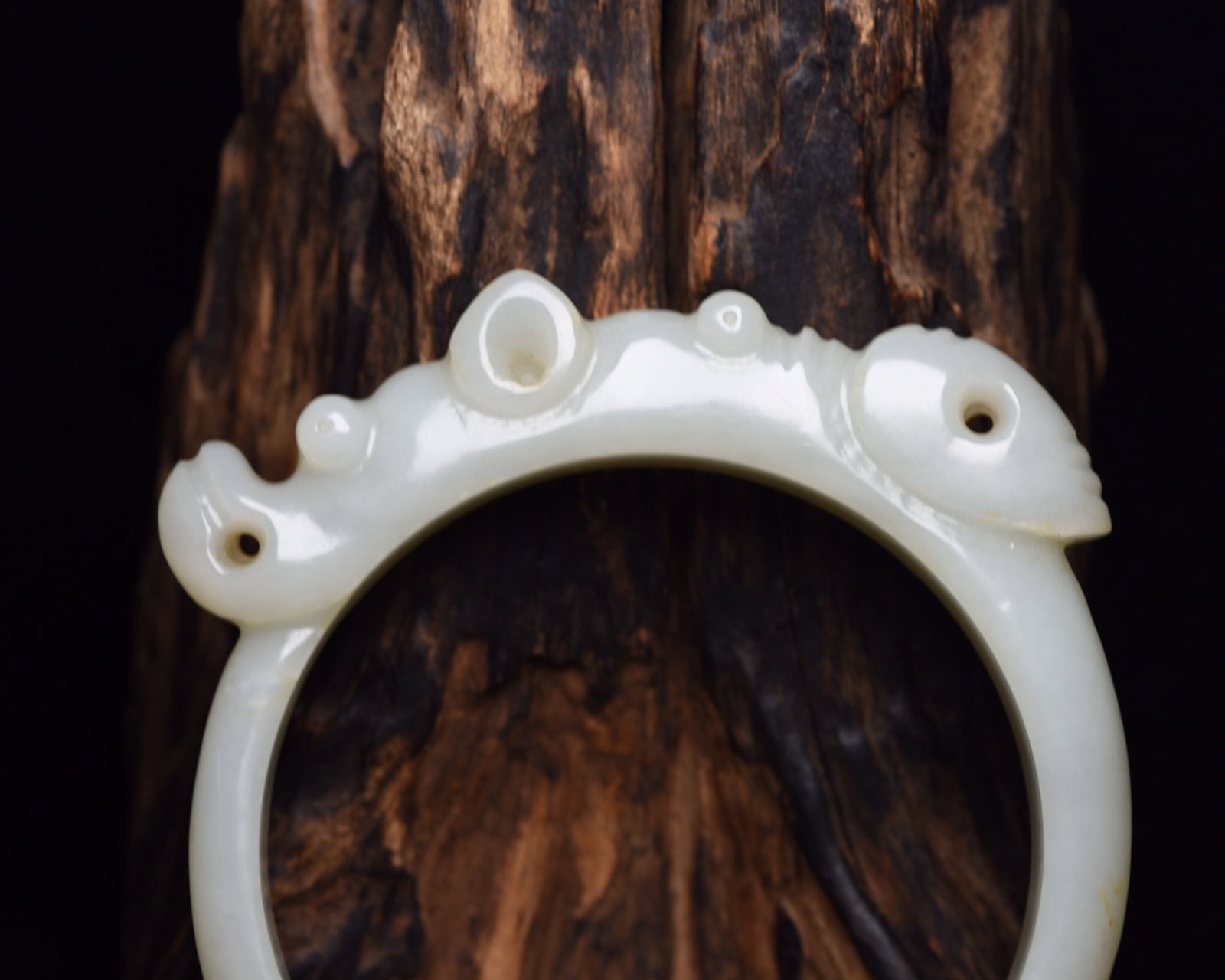 An Exquisite White Jade Ring - 8