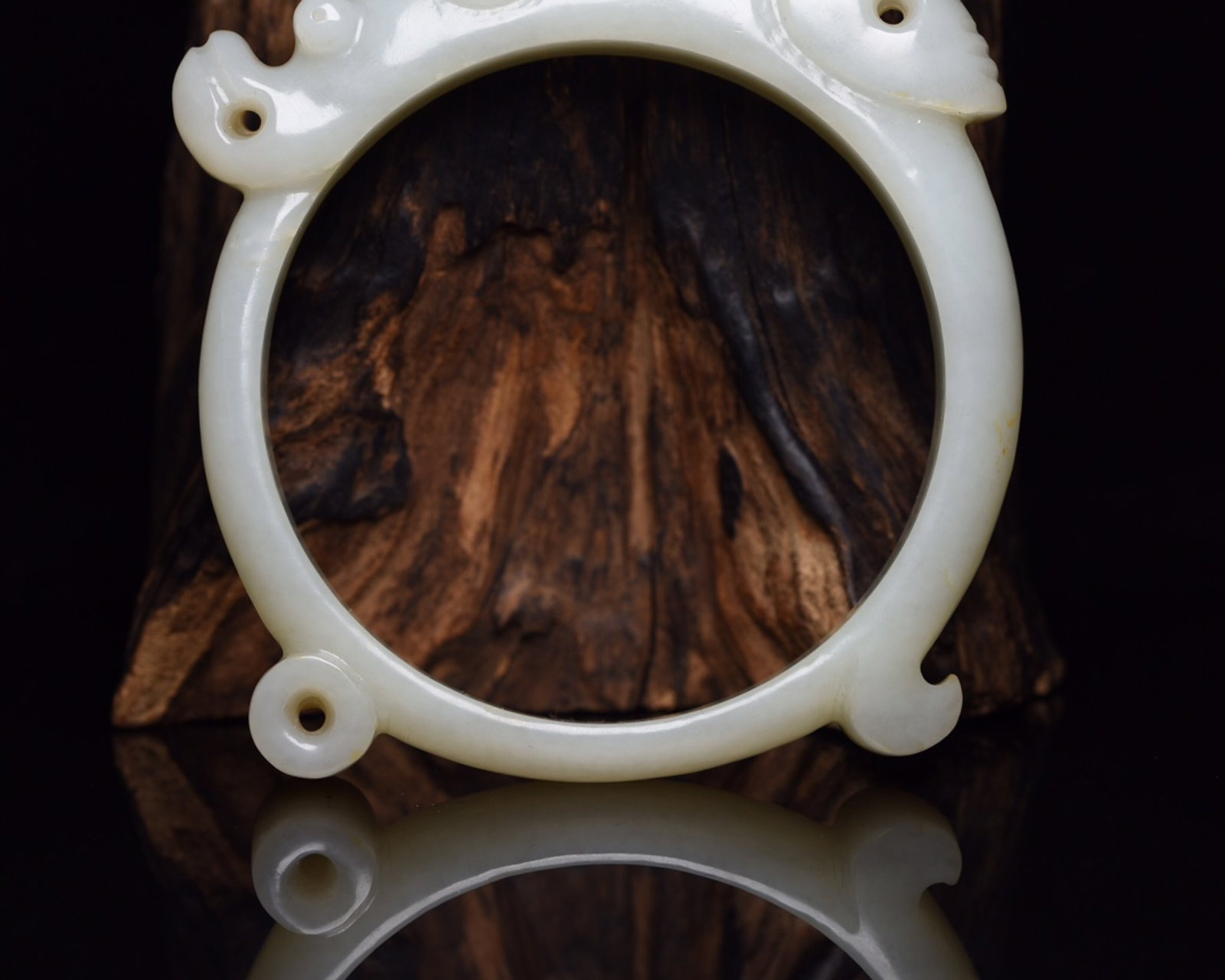 An Exquisite White Jade Ring - 9