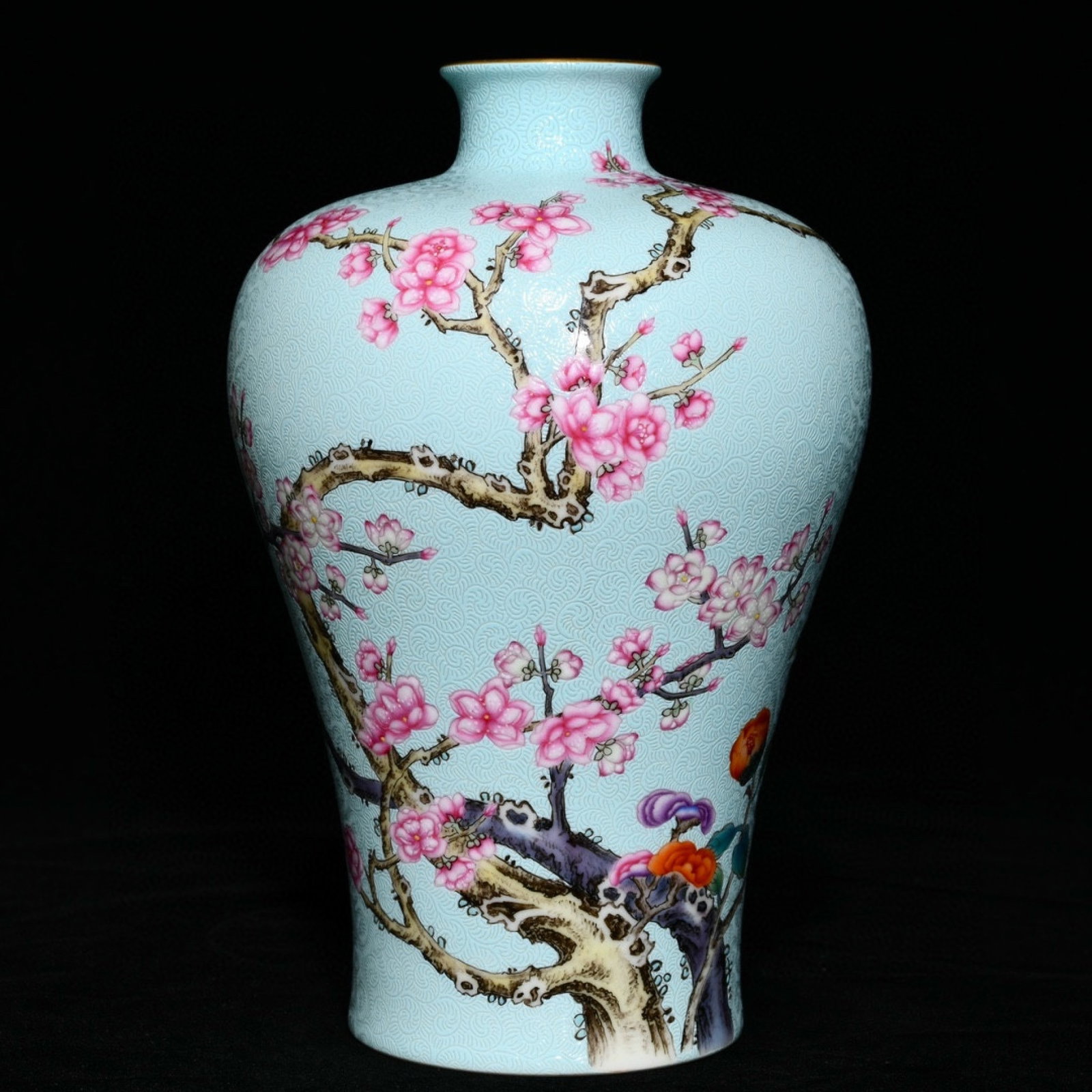 An Exquisite Turquoise Glazed Famille-Rose Flower Pattern Vase: An Exquisite Turquoise Glazed Famille-Rose Flower Pattern Vase,Qing Dynasty,China,Qianlong Four-character Mark,Size:7.6inx5in