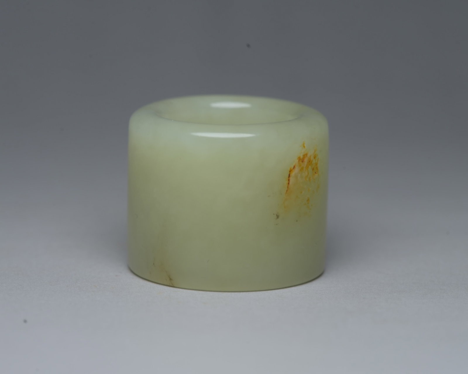 An Exquisite White Jade Thumb Ring - 3