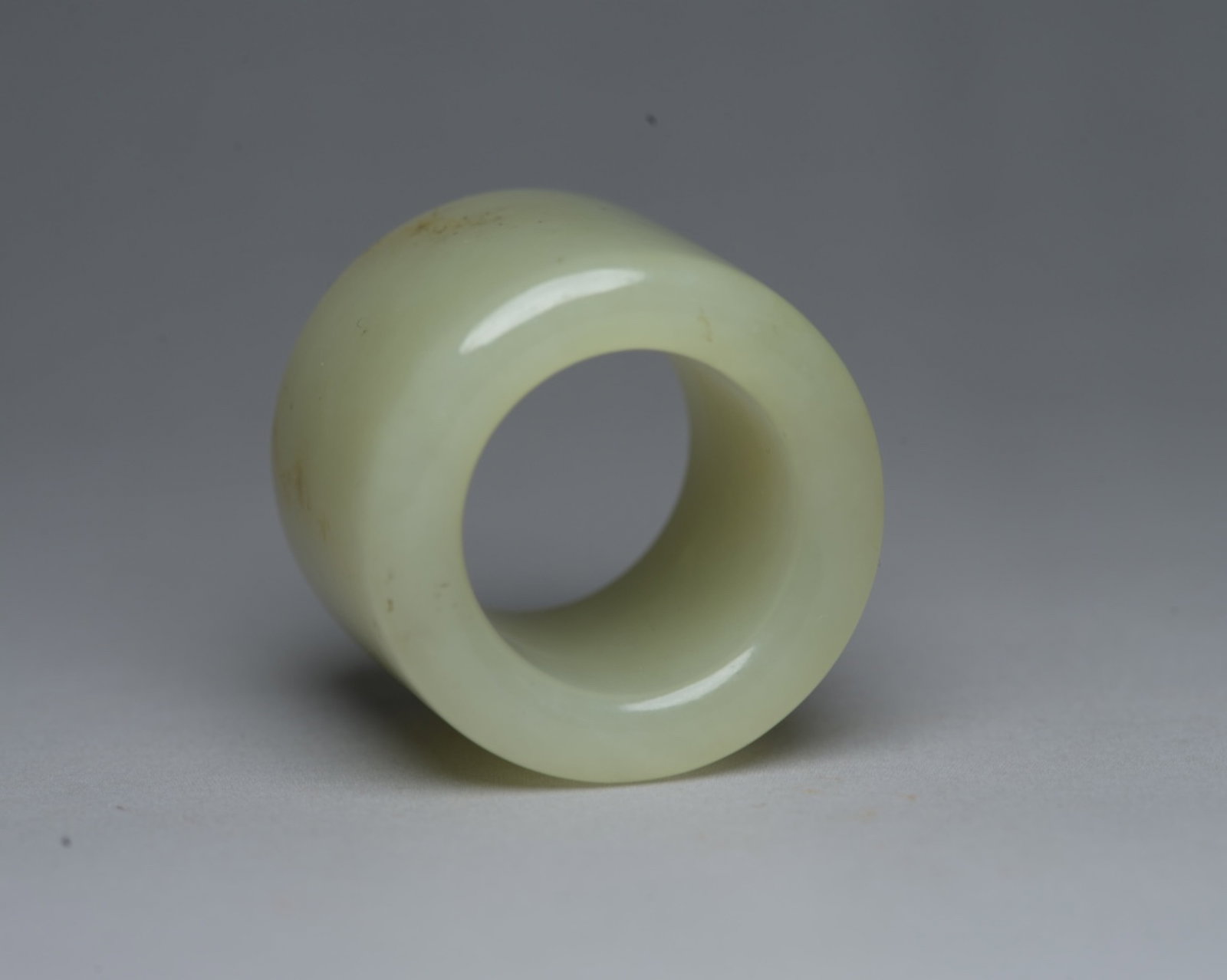 An Exquisite White Jade Thumb Ring - 5