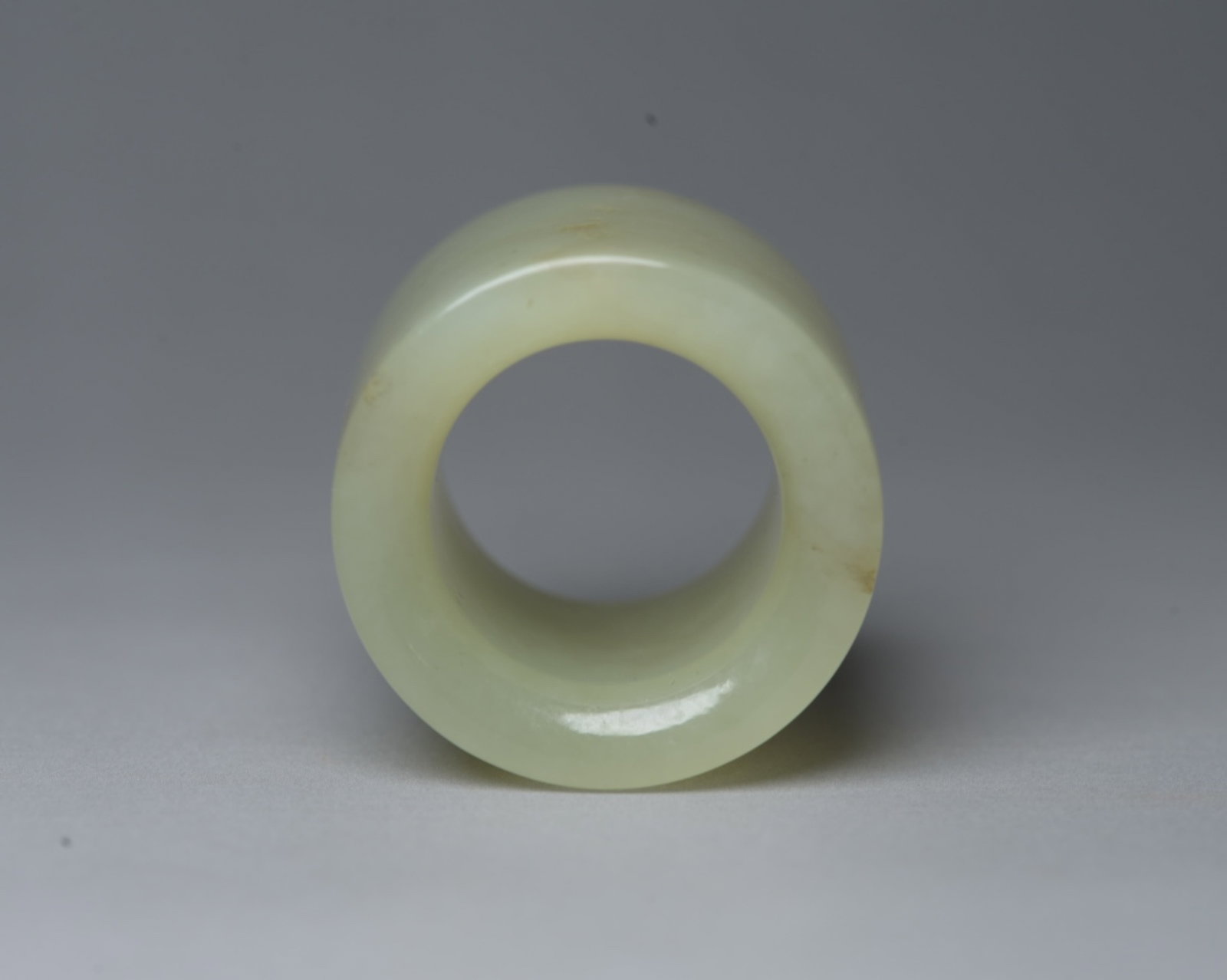 An Exquisite White Jade Thumb Ring - 6