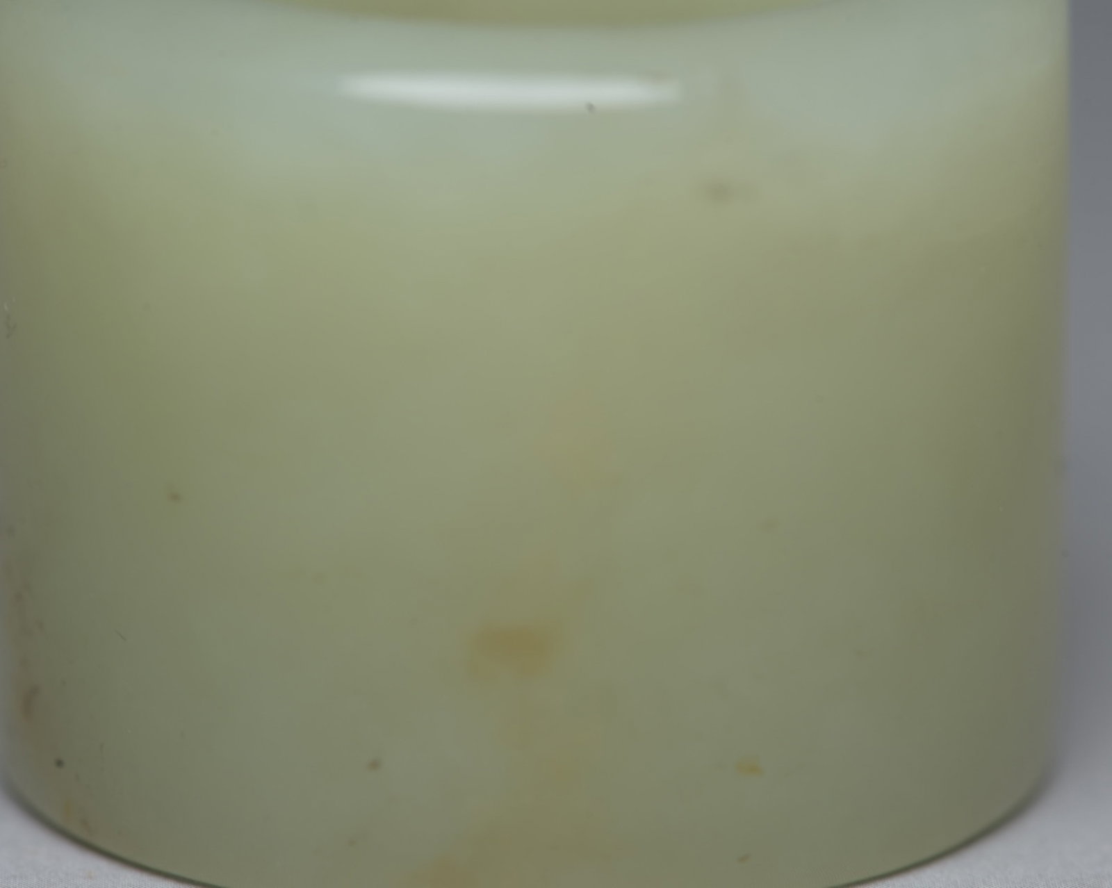 An Exquisite White Jade Thumb Ring - 9