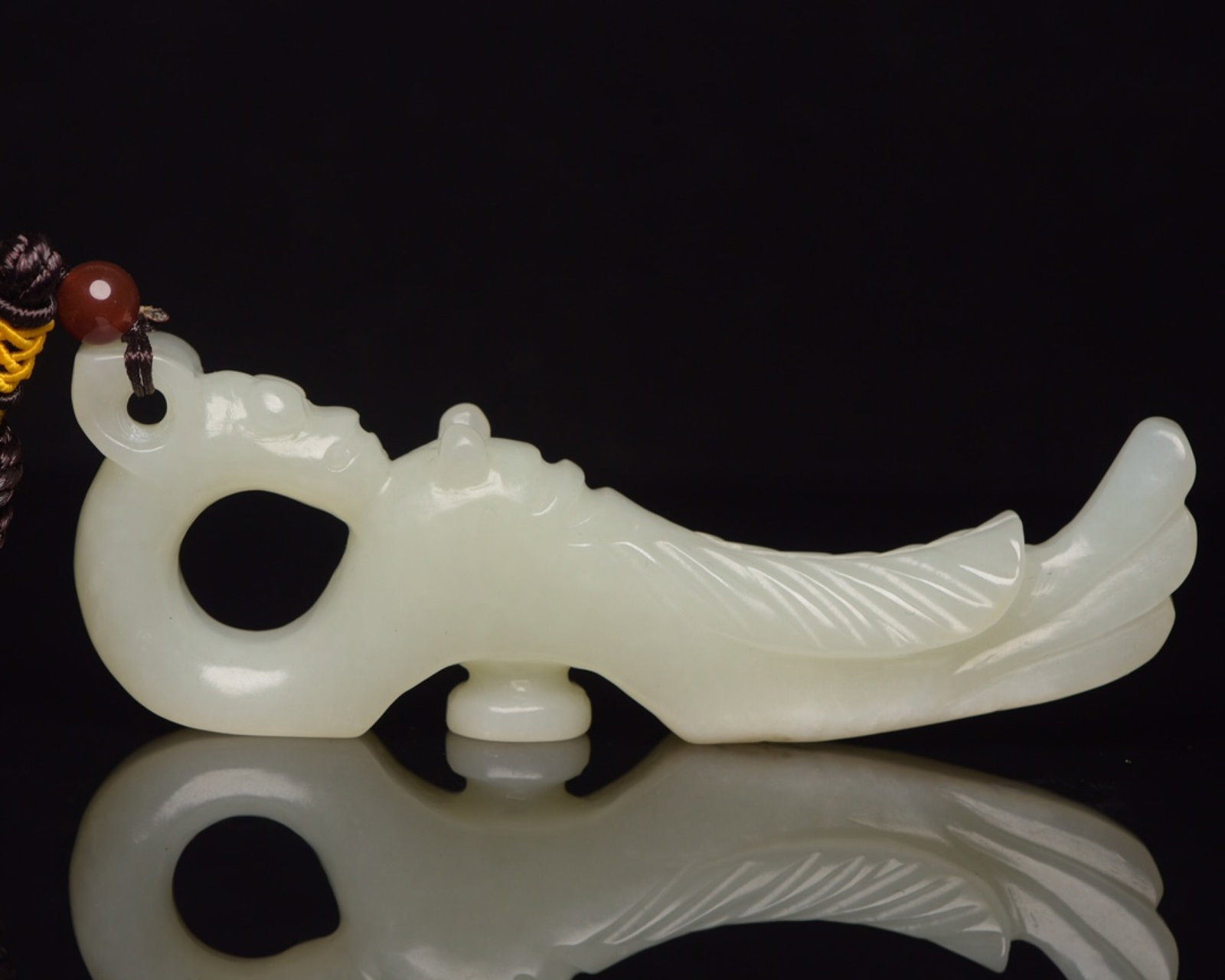 An Exquisite White Jade Dragon Pendant: An Exquisite White Jade Dragon Pendant,Qing Dynasty,China,Size:4.3inx1.4inx0.6in,Weight:80g 白玉龙挂件,中国清代