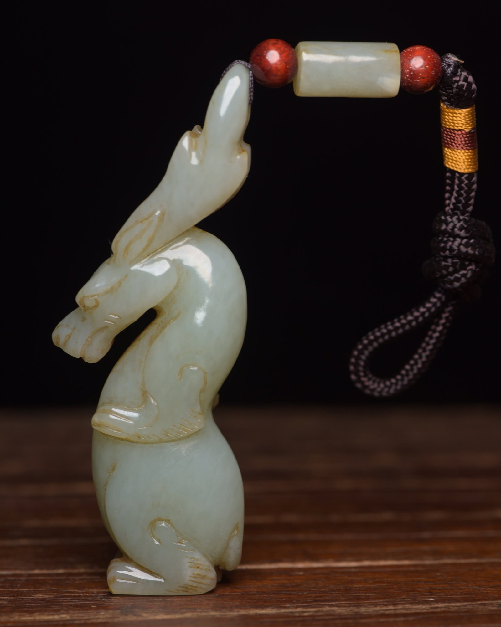 An Exquisite White Jade Dragon Pendant: An Exquisite White Jade Dragon Pendant,Qing Dynasty,China,Size:3.5inx1.3inx0.6in,Weight:60g 白玉龙挂件,中国清代