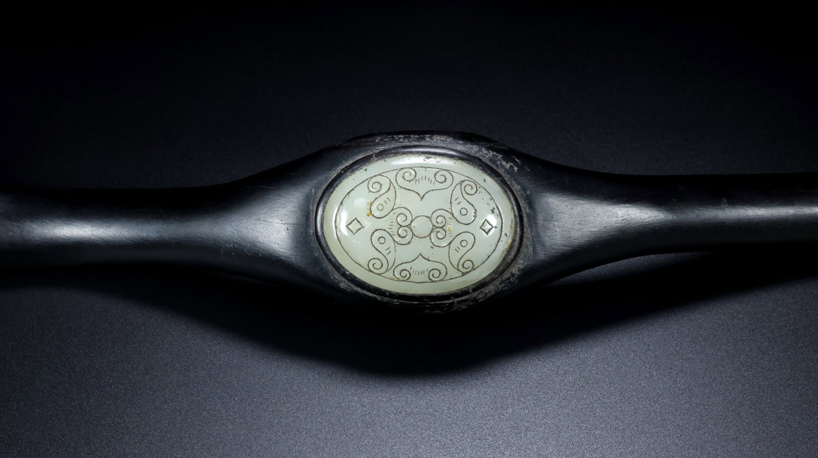 An Exquisite White Jade Ruyi - 3