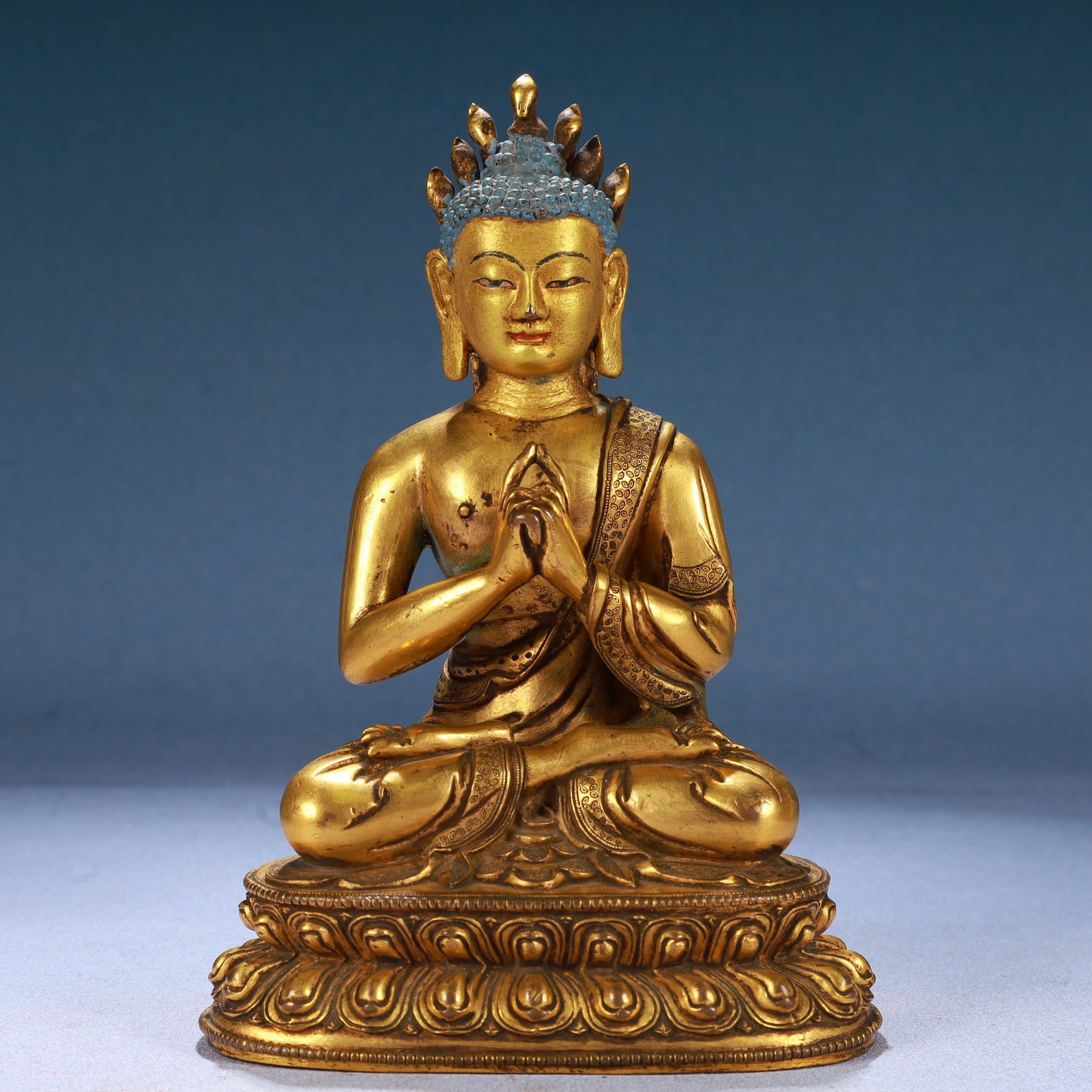 A Solemn Gilt Bronze Statue of Bodhisattva: A Solemn Gilt Bronze Statue of Bodhisattva,Qing Dynasty, China,Size:4.7inx2.8inx7.1in,Weight:1300g 铜鎏金菩萨像,中国清代