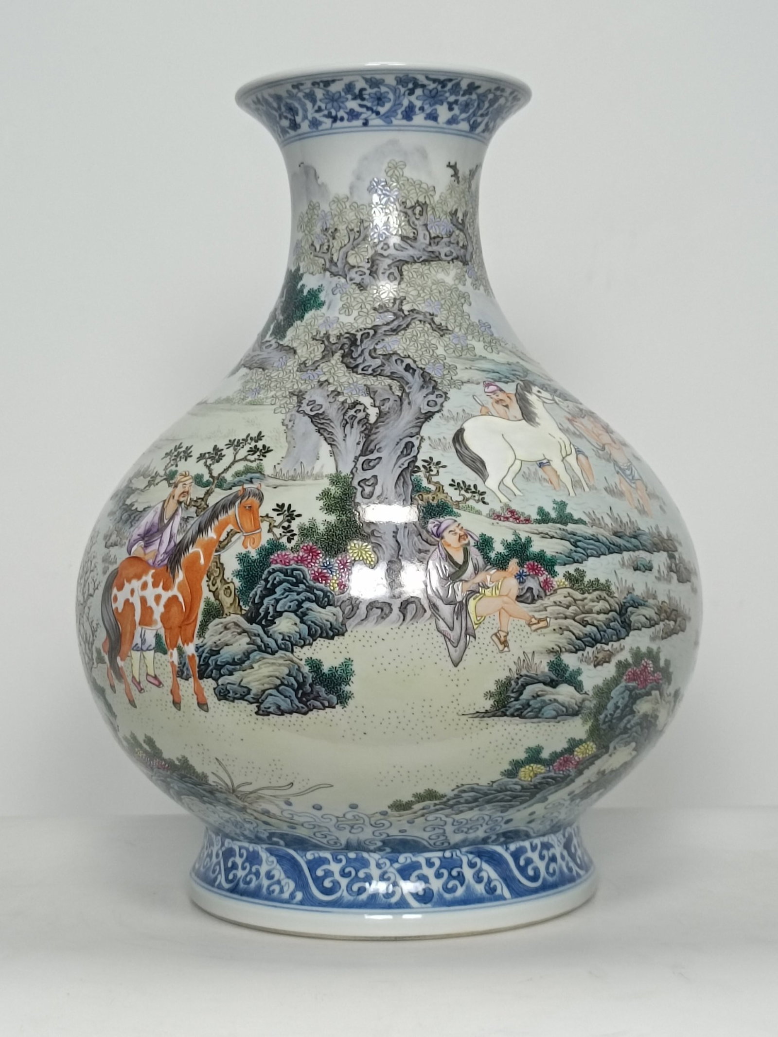 A Huge Blue and White Famille-Rose Character and Story Pattern Vase: A Huge Blue and White Famille-Rose Character and Story Pattern Vase,Qing Dynasty,China,Qianlong Six-character Mark,Size:16.7inx13.4in 青花粉彩人物故事&#