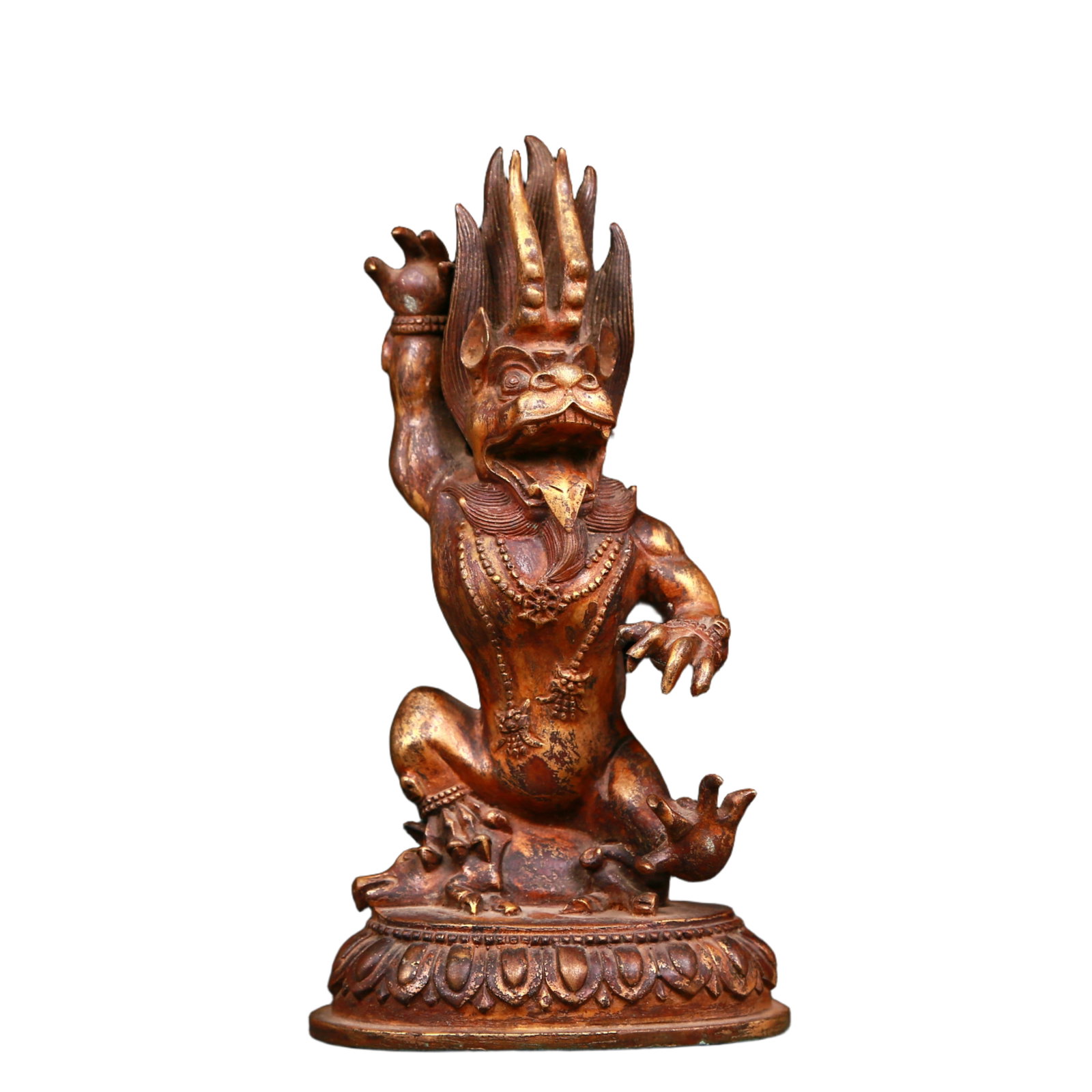 An exquisite gilt bronze animal ornament: An exquisite gilt bronze animal ornament, Qing Dynasty, China, with vivid expressions and breathtaking details. The charm of animals is presented in a lifelike way. Every part of the ornament showcase