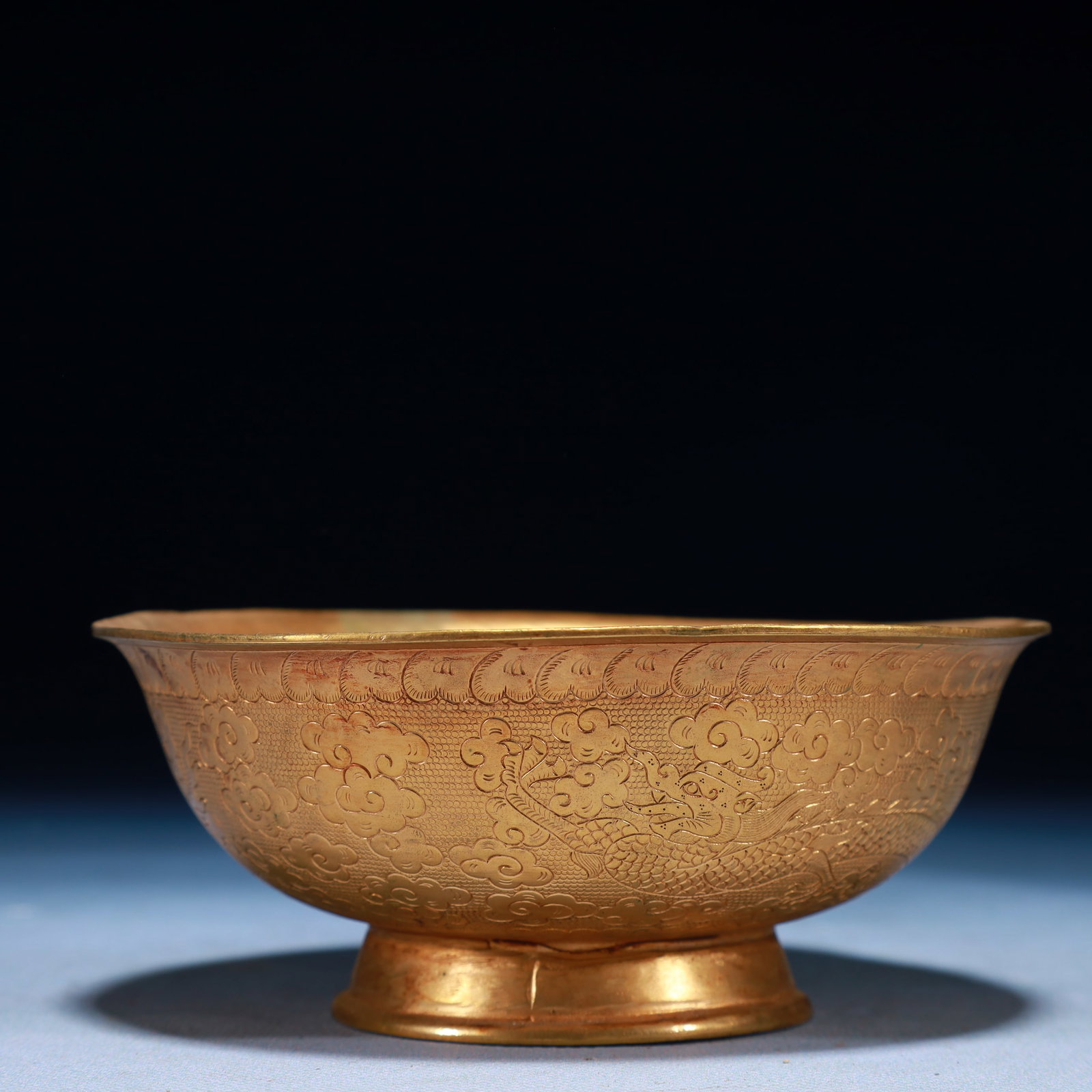 An Exquisite Gilt Bronze Dragon Pattern Bowl: An Exquisite Gilt Bronze Dragon Pattern Bowl,Tang Dynasty,China,Zhenguan Four-character Mark,Size:5.3inx2.4inx5.3in,Weight:250g 铜鎏金龙纹碗,中国唐
