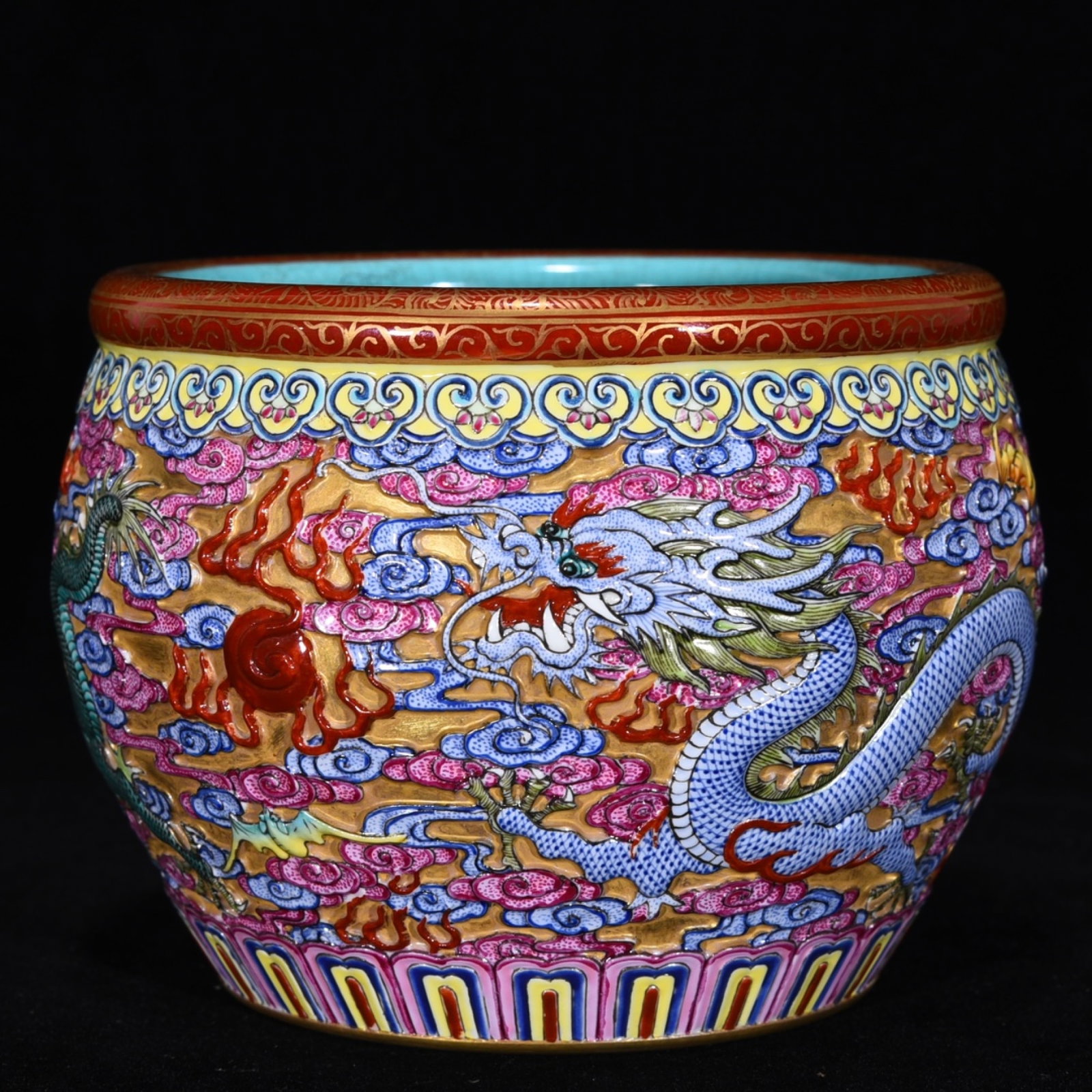 An Exquisite Gold Ground Enamel Dragon Pattern Vat: An Exquisite Gold Ground Enamel Dragon Pattern Vat,Qing Dynasty,China,Qianlong Six-character Mark,Size:4.3inx6.3in
