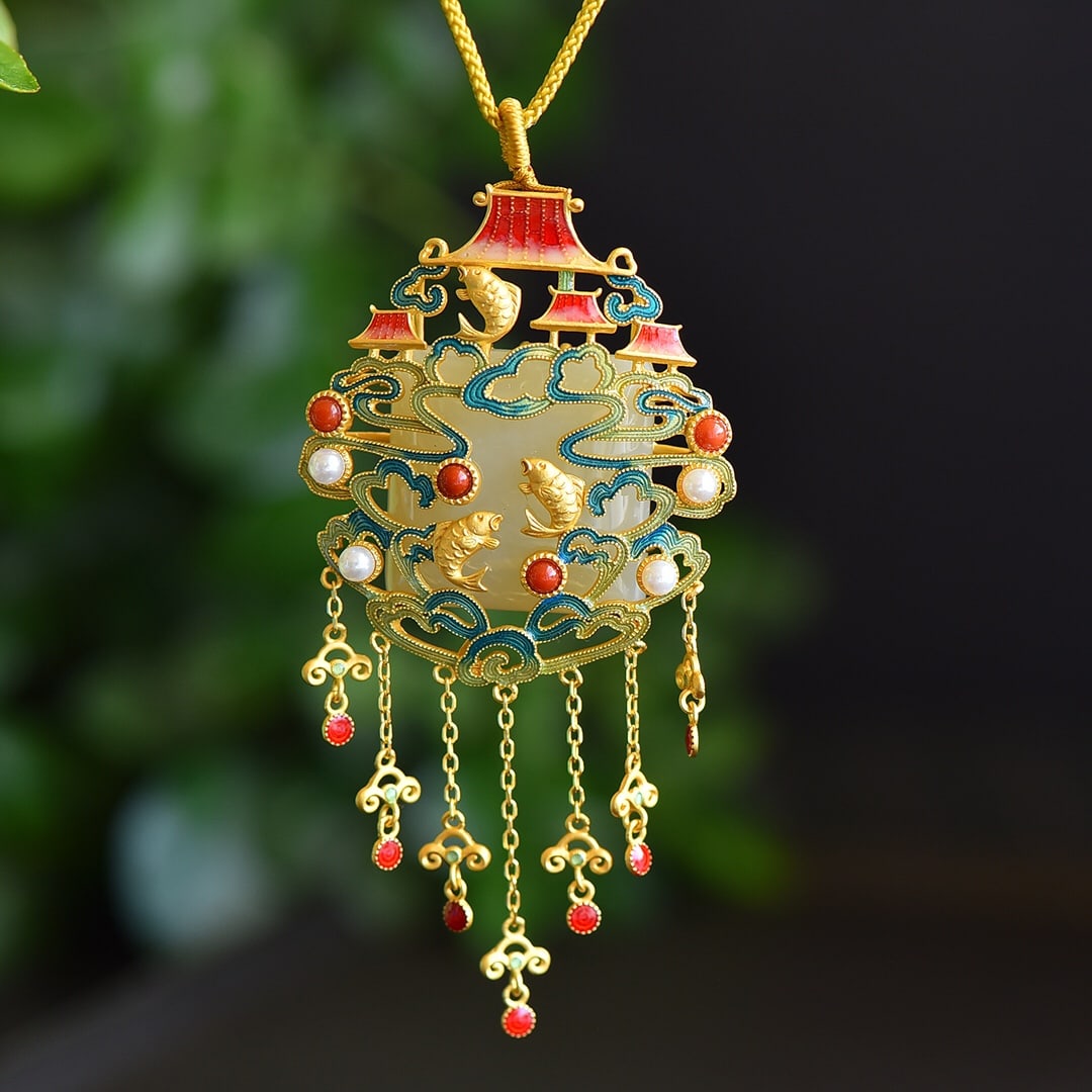 An Exquisite Sterling Silver Inlaid Greenish Jade Fish Pattern Necklace: An Exquisite Sterling Silver Inlaid Greenish Jade Fish Pattern Necklace 纯银镶青玉鱼纹项链