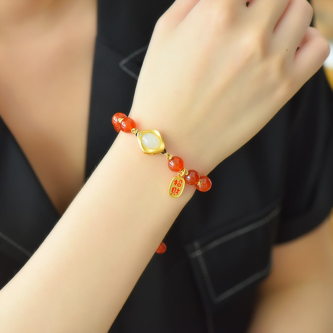 An Exquisite Sterling Silver-Gold Plated Inlaid White Jade Bracelet,Inlaid Agate: An Exquisite Sterling Silver-Gold Plated Inlaid White Jade Bracelet,Inlaid Agate,Size:8mmx19mm 纯银镀金镶白玉手链,嵌玛瑙