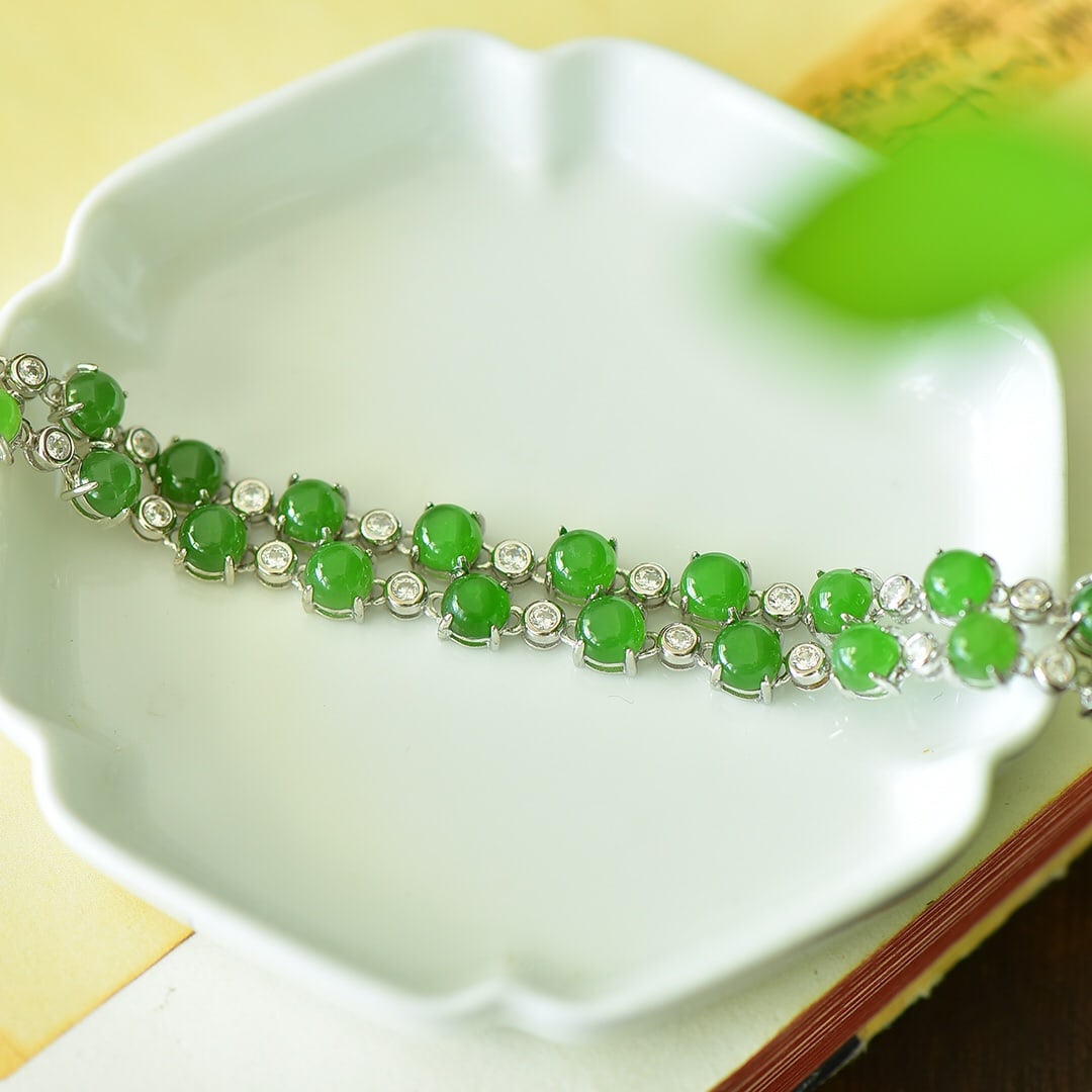 An Exquisite Sterling Silver Inlaid Jasper Bracelet,Inlaid Diamond: An Exquisite Sterling Silver Inlaid Jasper Bracelet,Inlaid Diamond,Size:6mmx6mm 纯银镶碧玉手链,嵌钻石