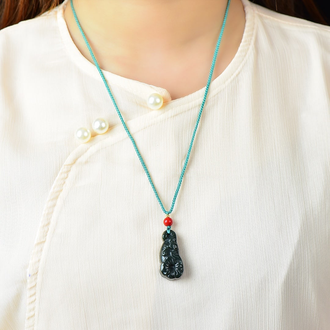 An Exquisite Jasper Flower Pattern Pendant: An Exquisite Jasper Flower Pattern Pendant,Size:17mmx35mm 碧玉花卉纹挂件