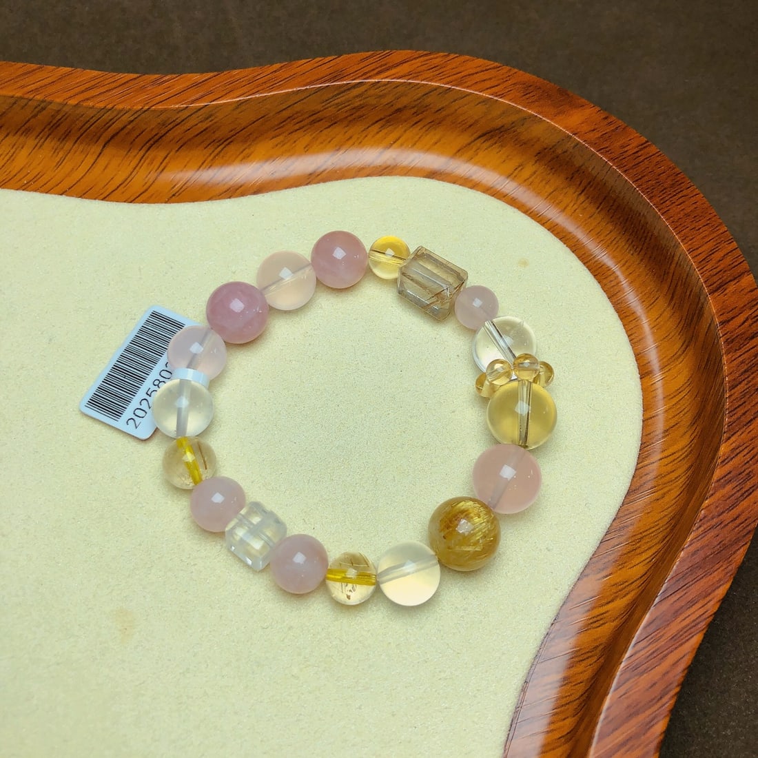 An Exquisite Crystal Bracelet: An Exquisite Crystal Bracelet,Size:9.3mm,11.8mm,Weight:28.9g 水晶手串