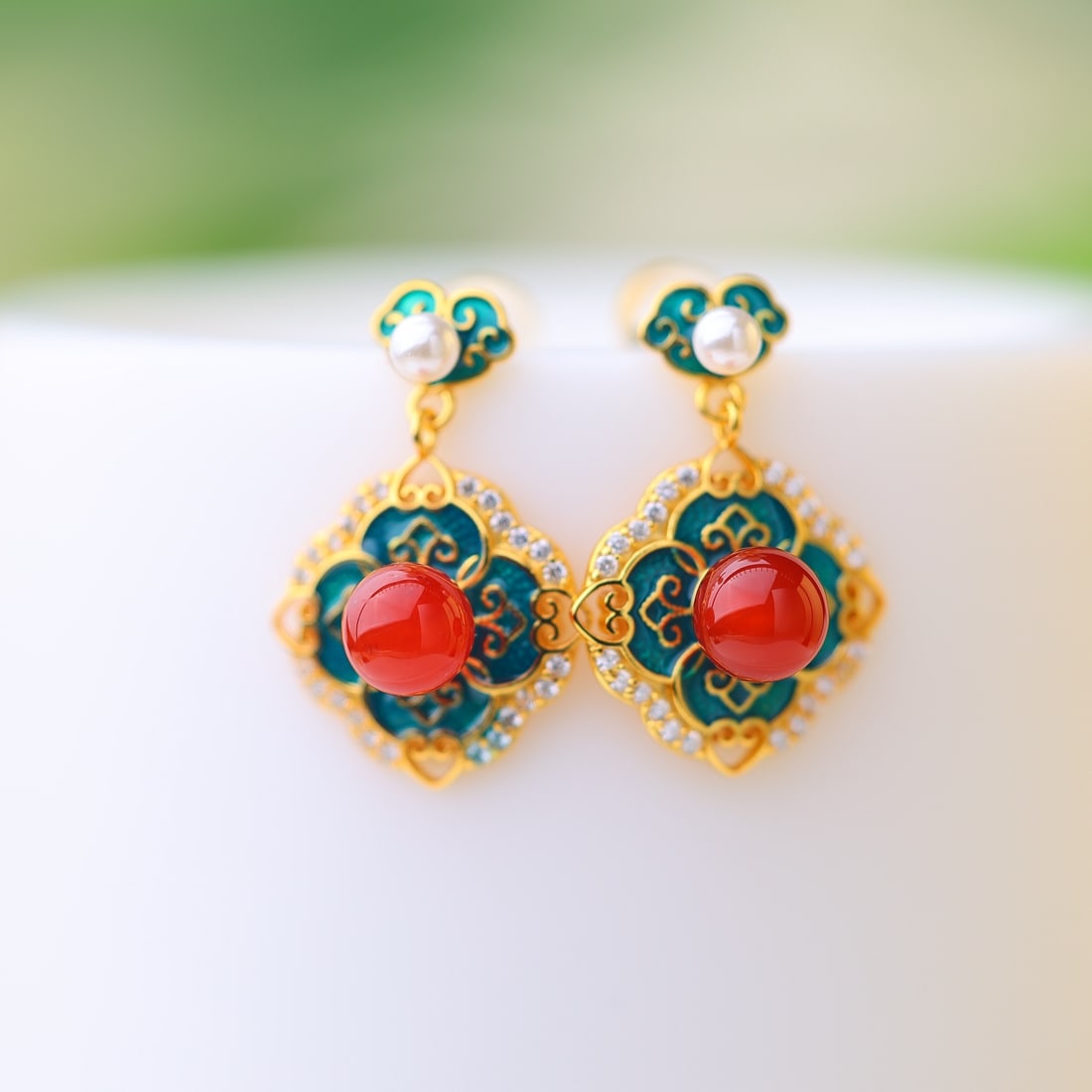 A Pair of Exquisite Sterling Silver-Gold Plated Inlaid Agate Enamel Earrings,Inlaid Pearls: A Pair of Exquisite Sterling Silver-Gold Plated Inlaid Agate Enamel Earrings,Inlaid Pearls,Size:6mmx6mm