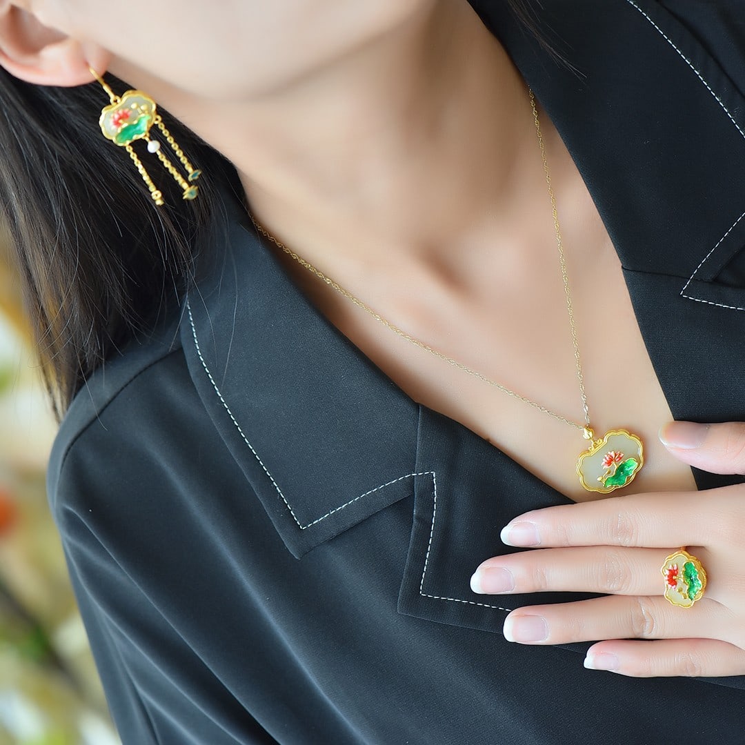 An Exquisite Sterling Silver-Gold Plated Inlaid White Jade Pendant: An Exquisite Sterling Silver-Gold Plated Inlaid White Jade Pendant 纯银镀金镶白玉吊坠