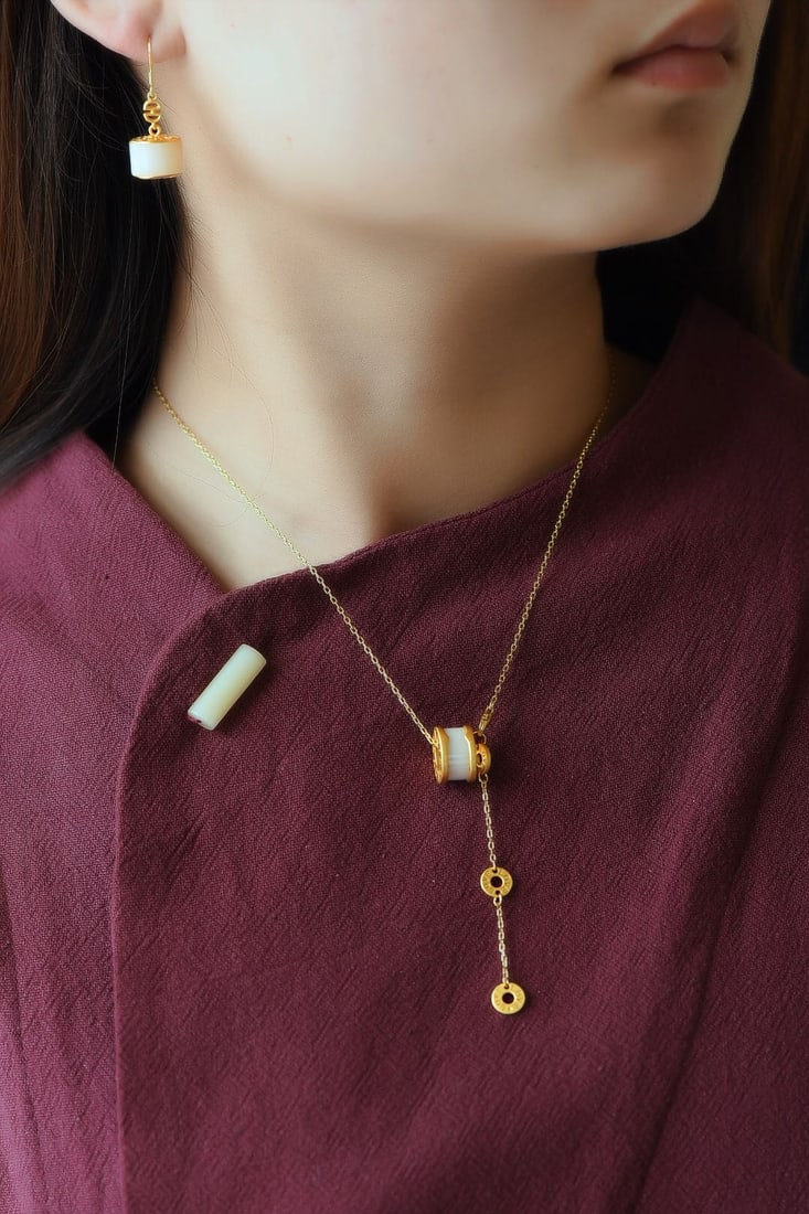 A Set of Fine Sterling Silver-Gold Plated Inlaid White Jade Jewelrys: A Set of Fine Sterling Silver-Gold Plated Inlaid White Jade Jewelrys,Size:(Pendant)7mmx12mm,(Earrings)7mmx12mm 一套纯银镀金镶白玉首饰