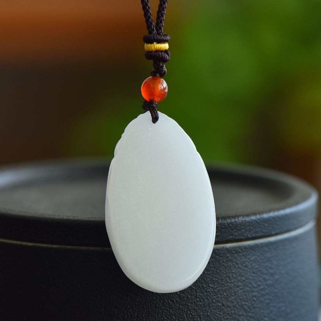 An Exquisite White Jade Monkey Pattern Pendant - 2