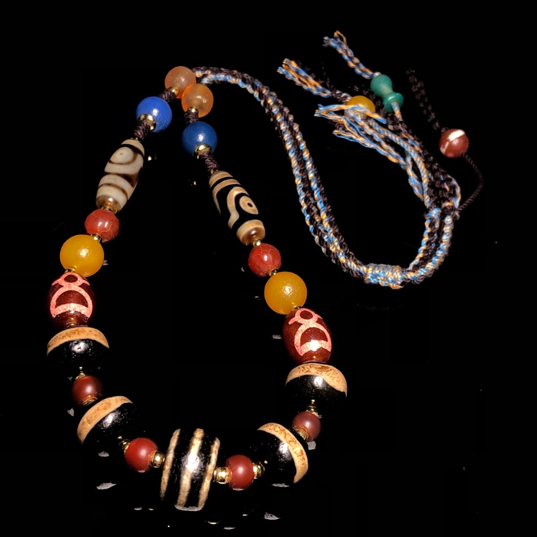 A Precious Dzi Bead Necklace: A Precious Dzi Bead Necklace,Size:16mmx11mm 天珠项链