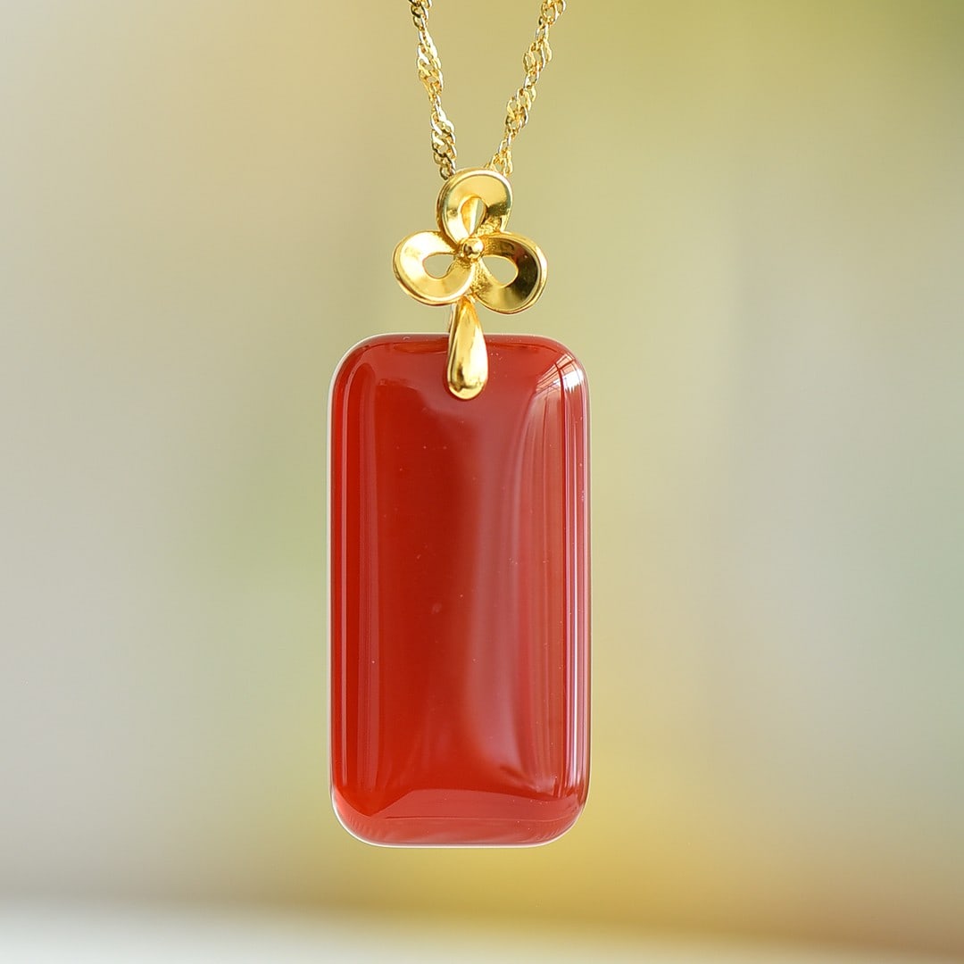 An Exquisite Sterling Silver-Gold Plated Inlaid Agate Pendant: An Exquisite Sterling Silver-Gold Plated Inlaid Agate Pendant,Size:15mmx30mm 纯银镀金镶玛瑙吊坠