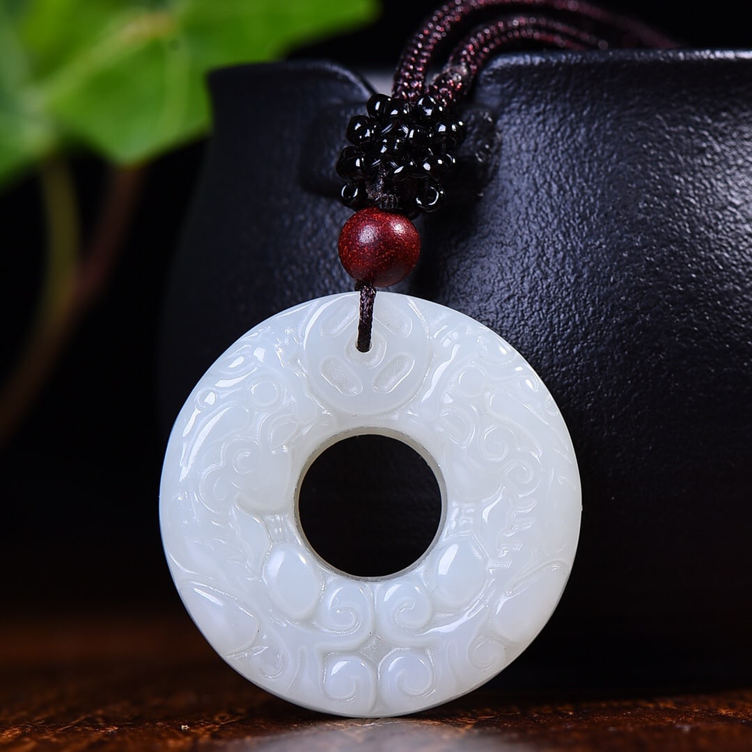 An Exquisite White Jade Wealth-Attracting Creature Pendant: An Exquisite White Jade Wealth-Attracting Creature Pendant,Size:31mmx31mm 白玉貔貅挂件