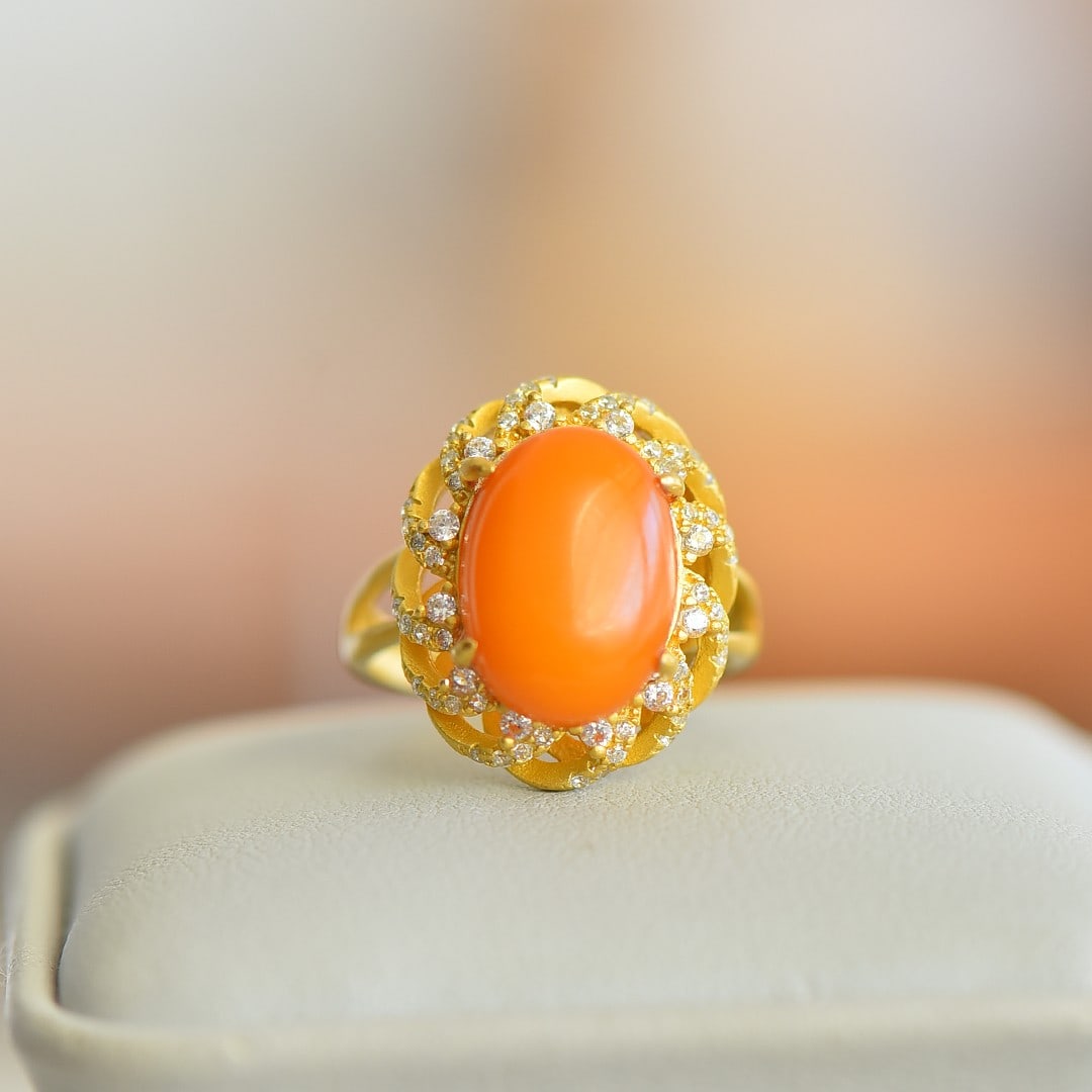 An Exquisite Sterling Silver-Gold Plated Inlaid Beeswax Ring,Inlaid Diamond: An Exquisite Sterling Silver-Gold Plated Inlaid Beeswax Ring,Inlaid Diamond,Size:10mmx14mm 纯银镀金镶蜜蜡戒指,嵌钻石