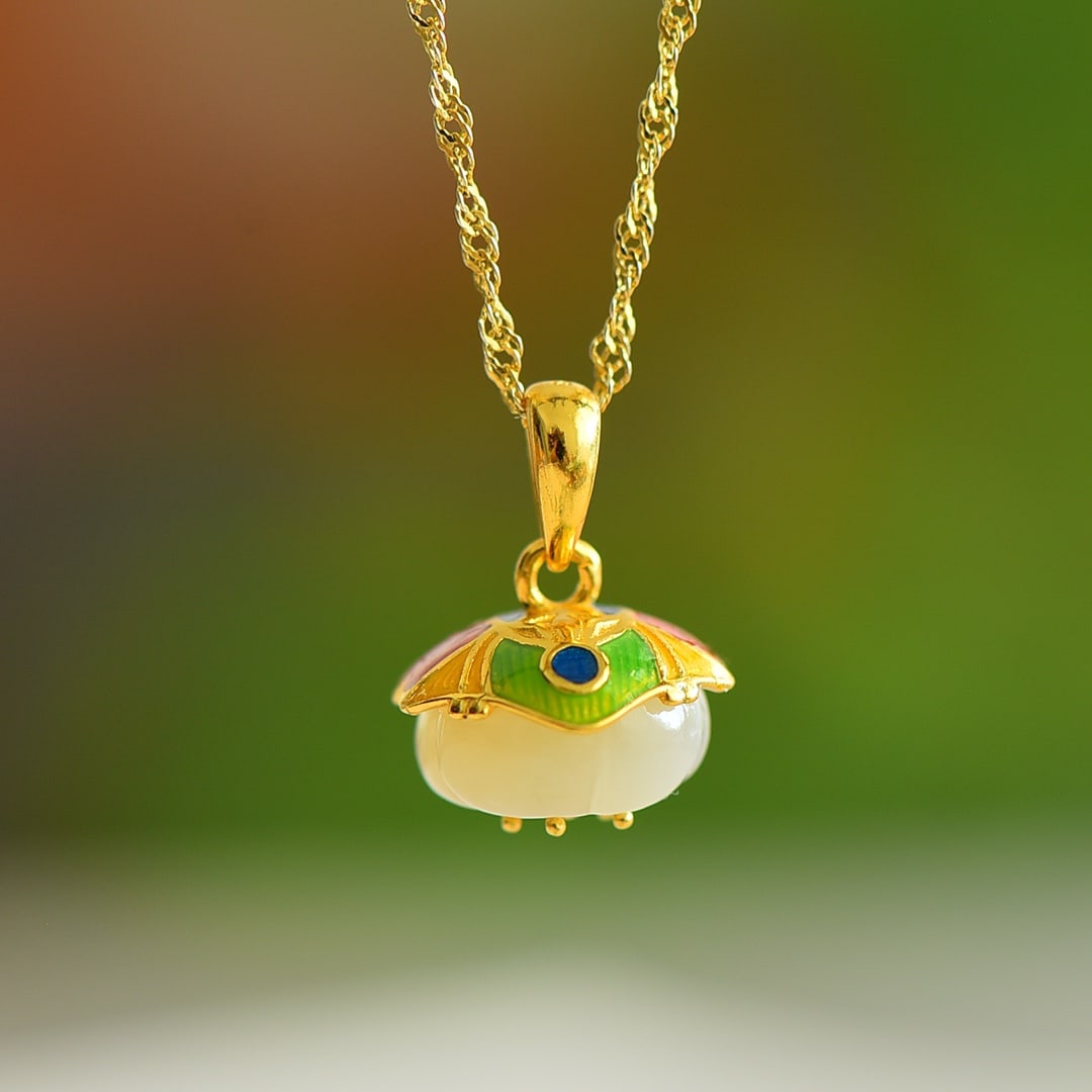 An Exquisite Sterling Silver-Gold Plated Inlaid White Jade Pendant: An Exquisite Sterling Silver-Gold Plated Inlaid White Jade Pendant, 纯银镀金镶白玉吊坠