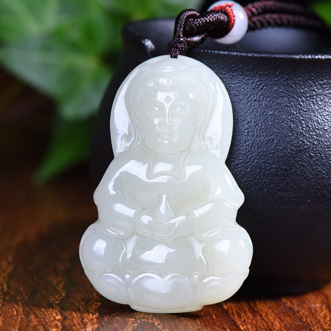 An Exquisite White Jade Statue of Avalokitesvara Pendant: An Exquisite White Jade Statue of Avalokitesvara Pendant,Size:34mmx49mm 白玉观音像挂件