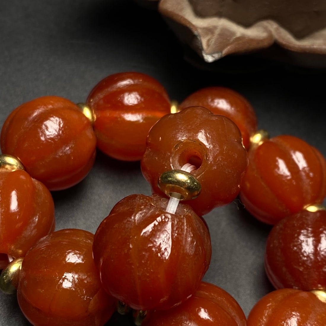 An Exquisite Agate Bracelet - 9