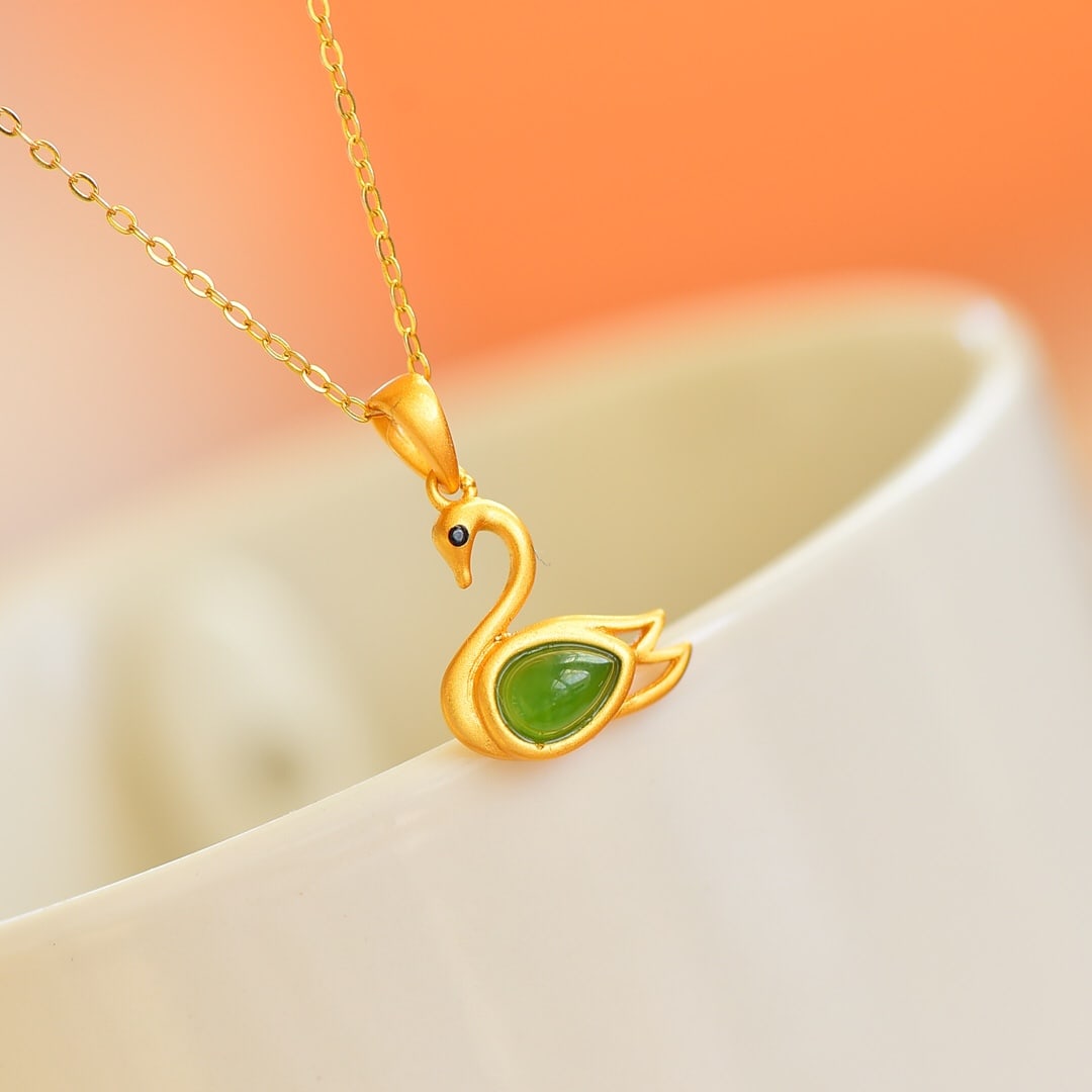 An Exquisite Sterling Silver-Gold Plated Inlaid Jasper Pendant: An Exquisite Sterling Silver-Gold Plated Inlaid Jasper Pendant 纯银镀金镶碧玉项链