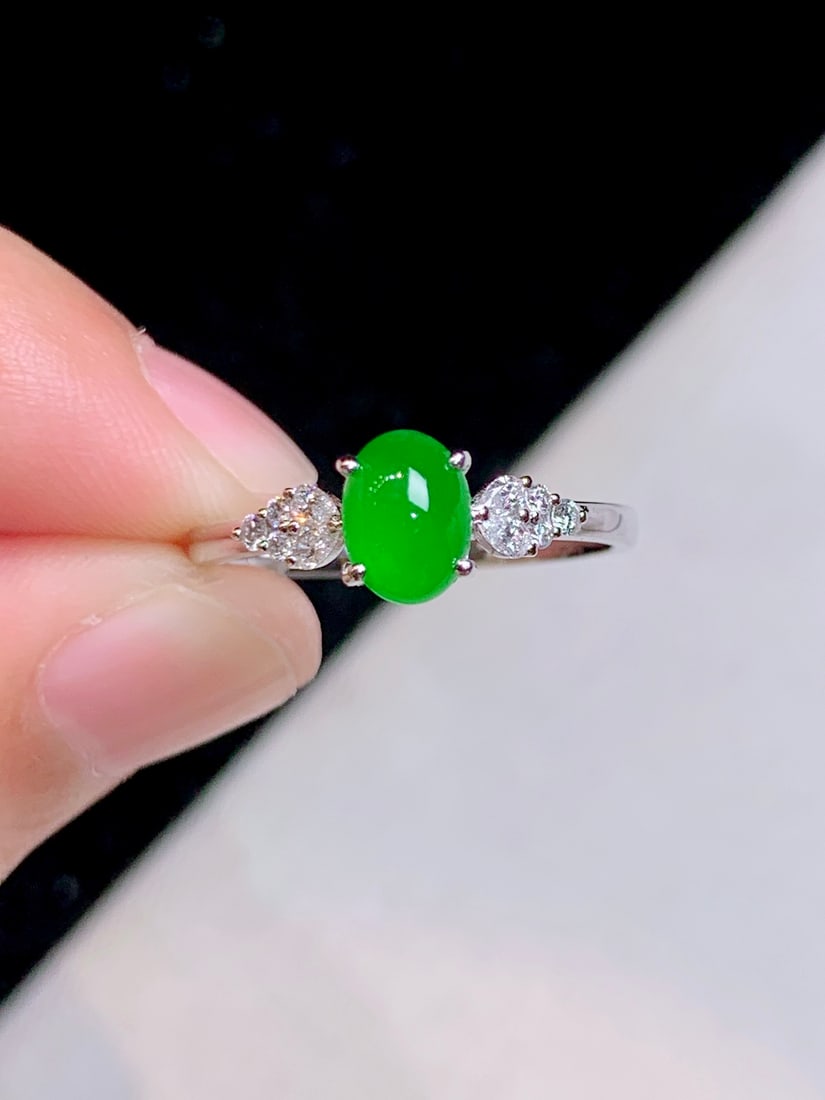 An Exquisite 18k Gold Diamond Inlaid Jadeite Ring: An Exquisite 18k Gold Diamond Inlaid Jadeite Ring,Size(Loose Stone):6.5mmx5mmx3mm #14 18k金钻镶嵌翡翠戒指