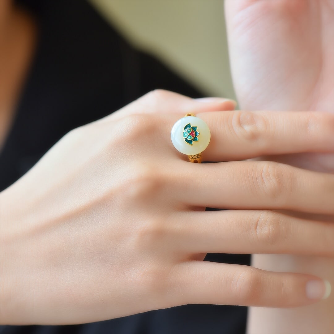 An Exquisite Sterling Silver-Gold Plated Inlaid White Jade Ring: An Exquisite Sterling Silver-Gold Plated Inlaid White Jade Ring 纯银镀金镶白玉戒指
