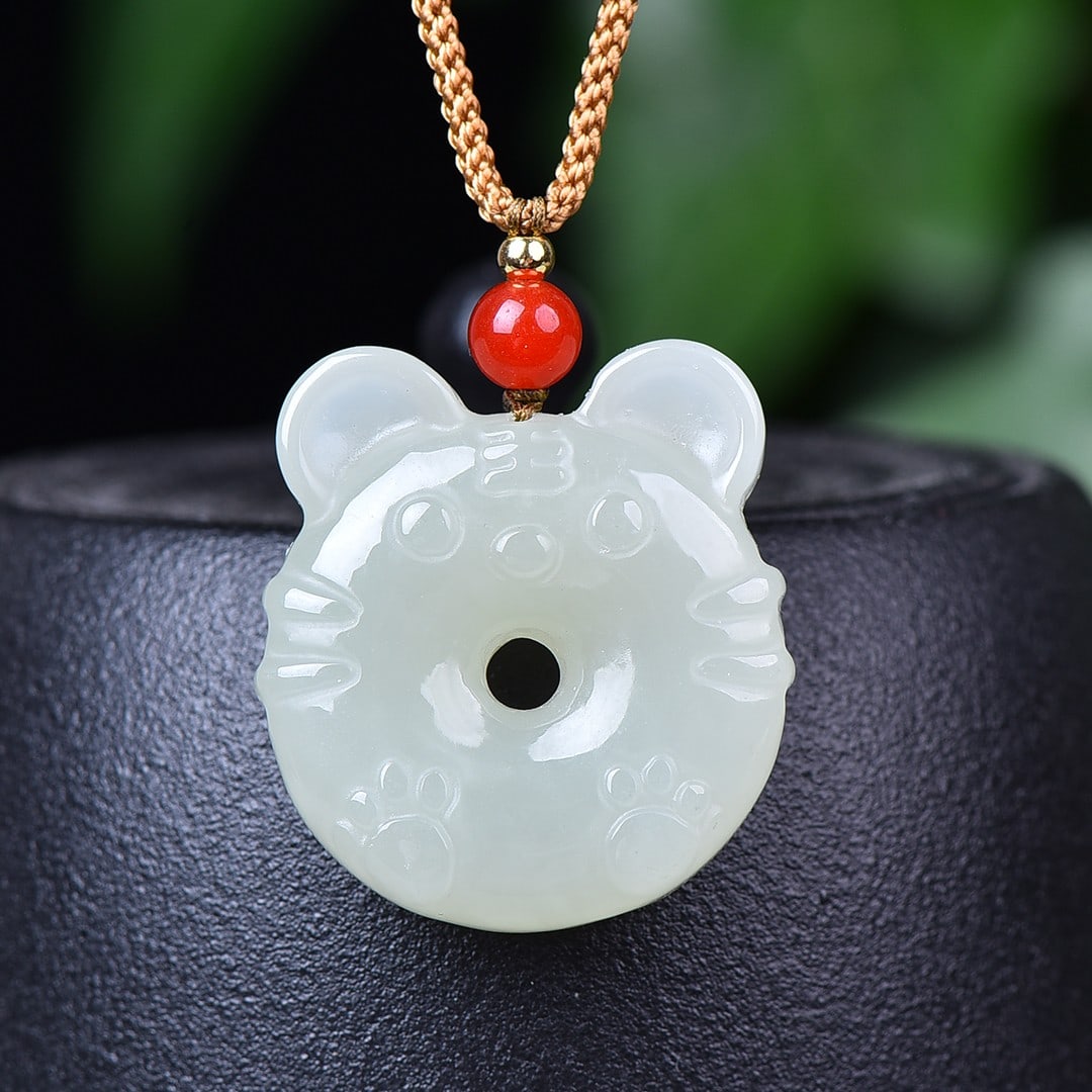 An Exquisite White Jade Tiger Pendant: An Exquisite White Jade Tiger Pendant,Size:28mmx31mm 白玉虎挂件