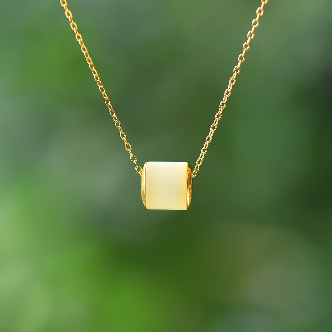 An Exquisite Sterling Silver-Gold Plated Inlaid White Jade Necklace: An Exquisite Sterling Silver-Gold Plated Inlaid White Jade Necklace,Size:7mmx9mm 纯银镀金镶白玉项链